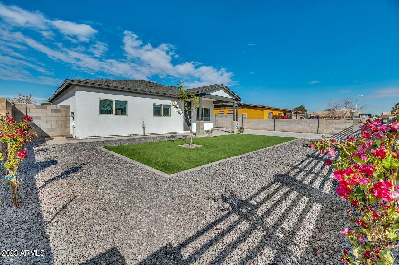 1712 W Hidalgo Avenue