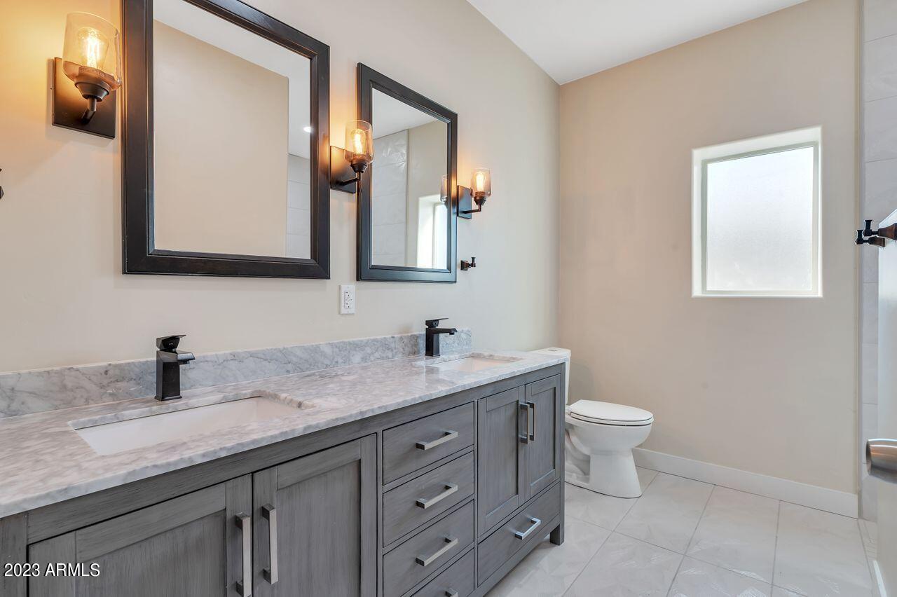 1712 W Hidalgo Avenue