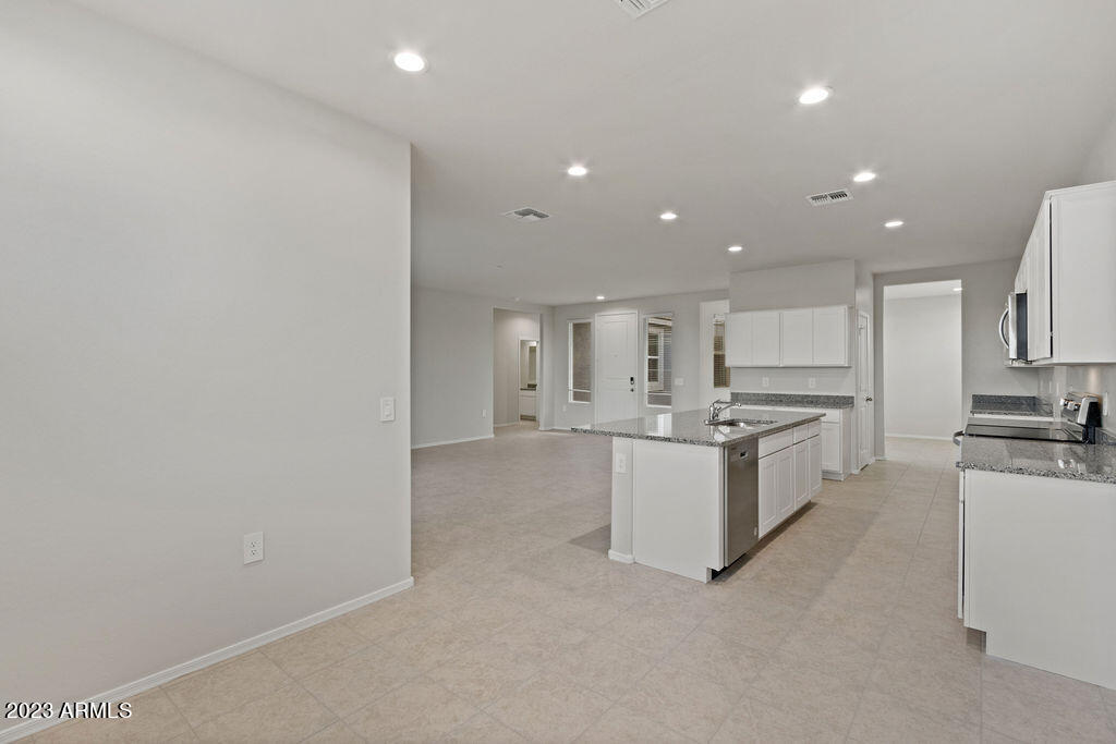 36083 W SAN ALVAREZ Avenue