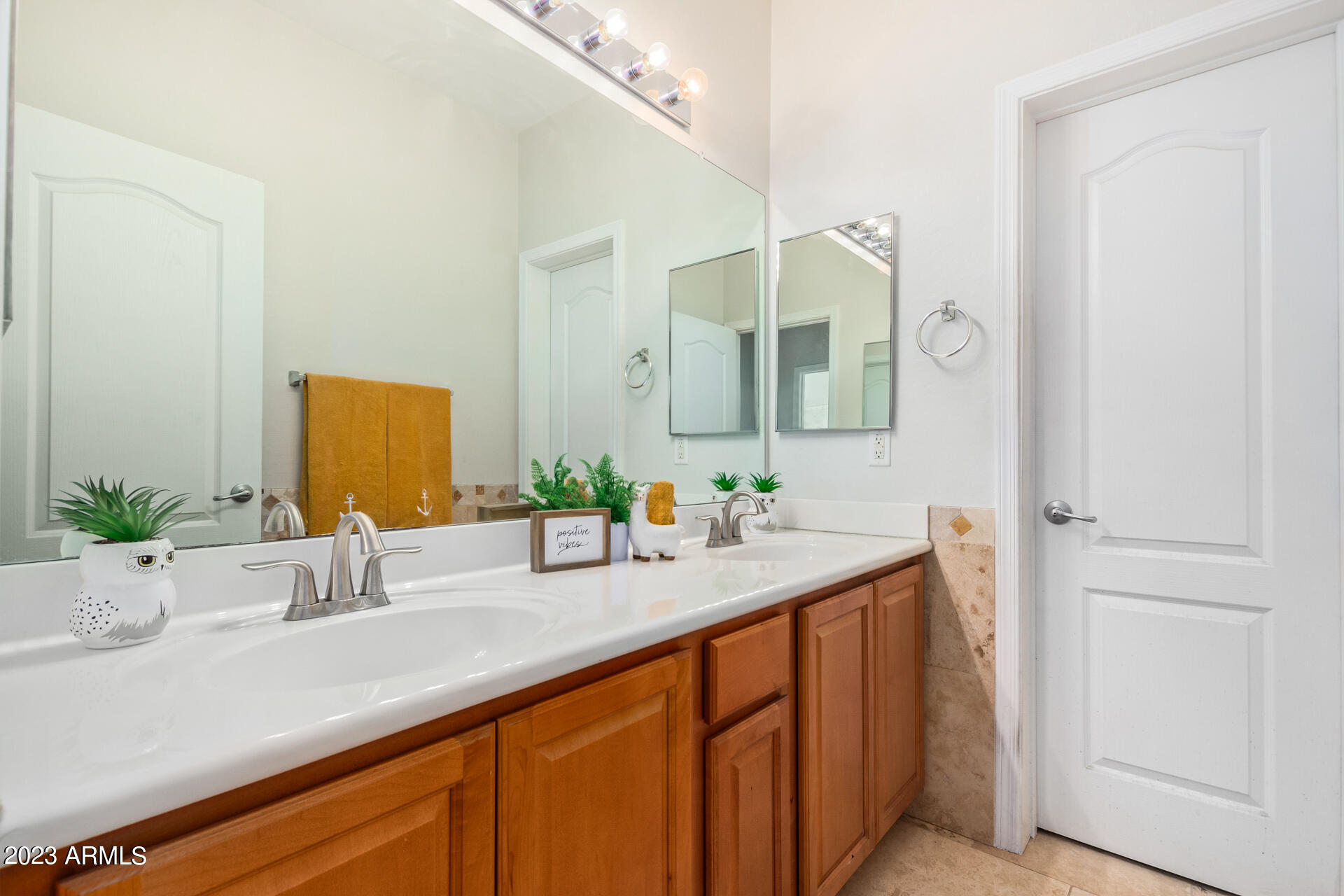 1006 W EUCLID Avenue