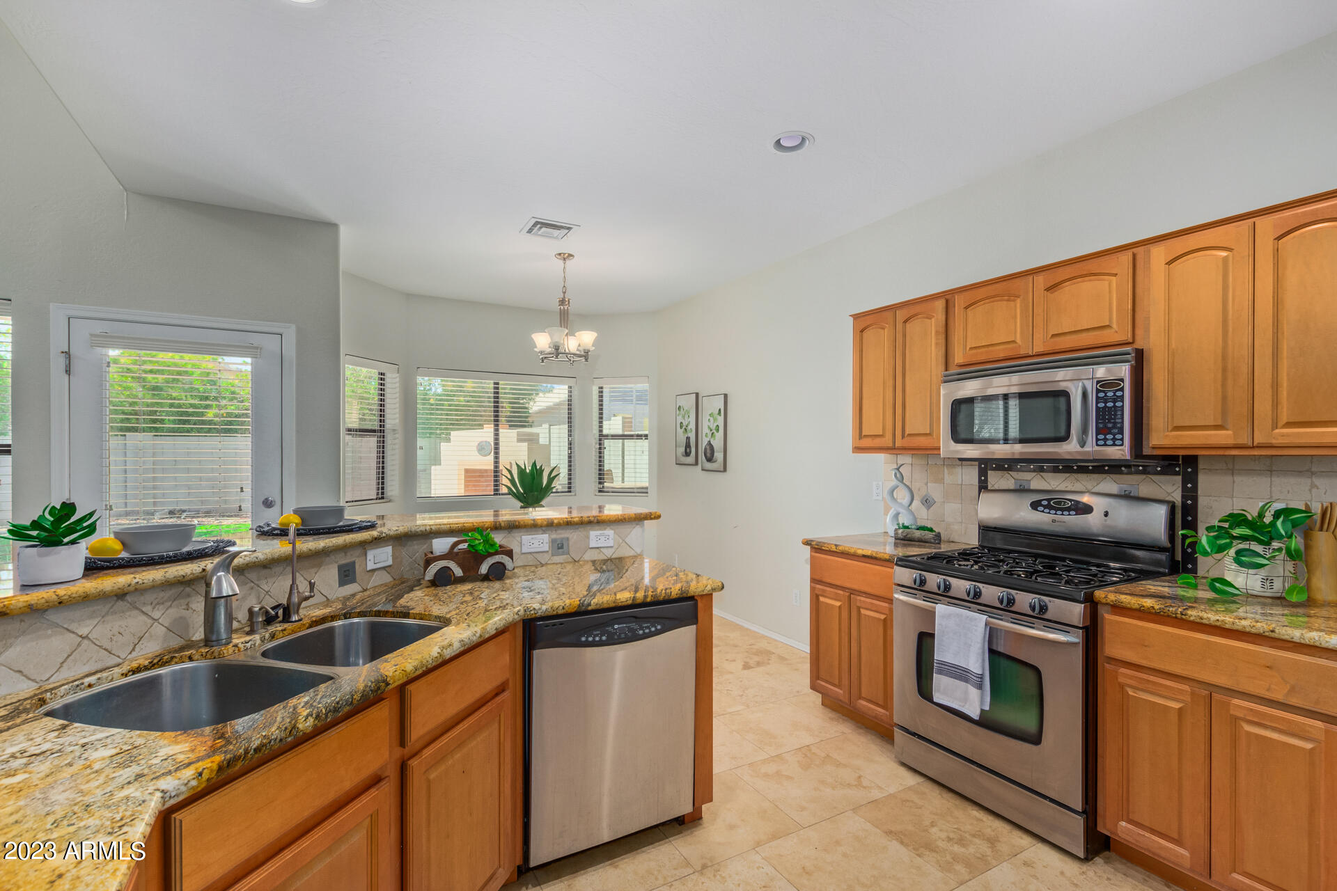 1006 W EUCLID Avenue