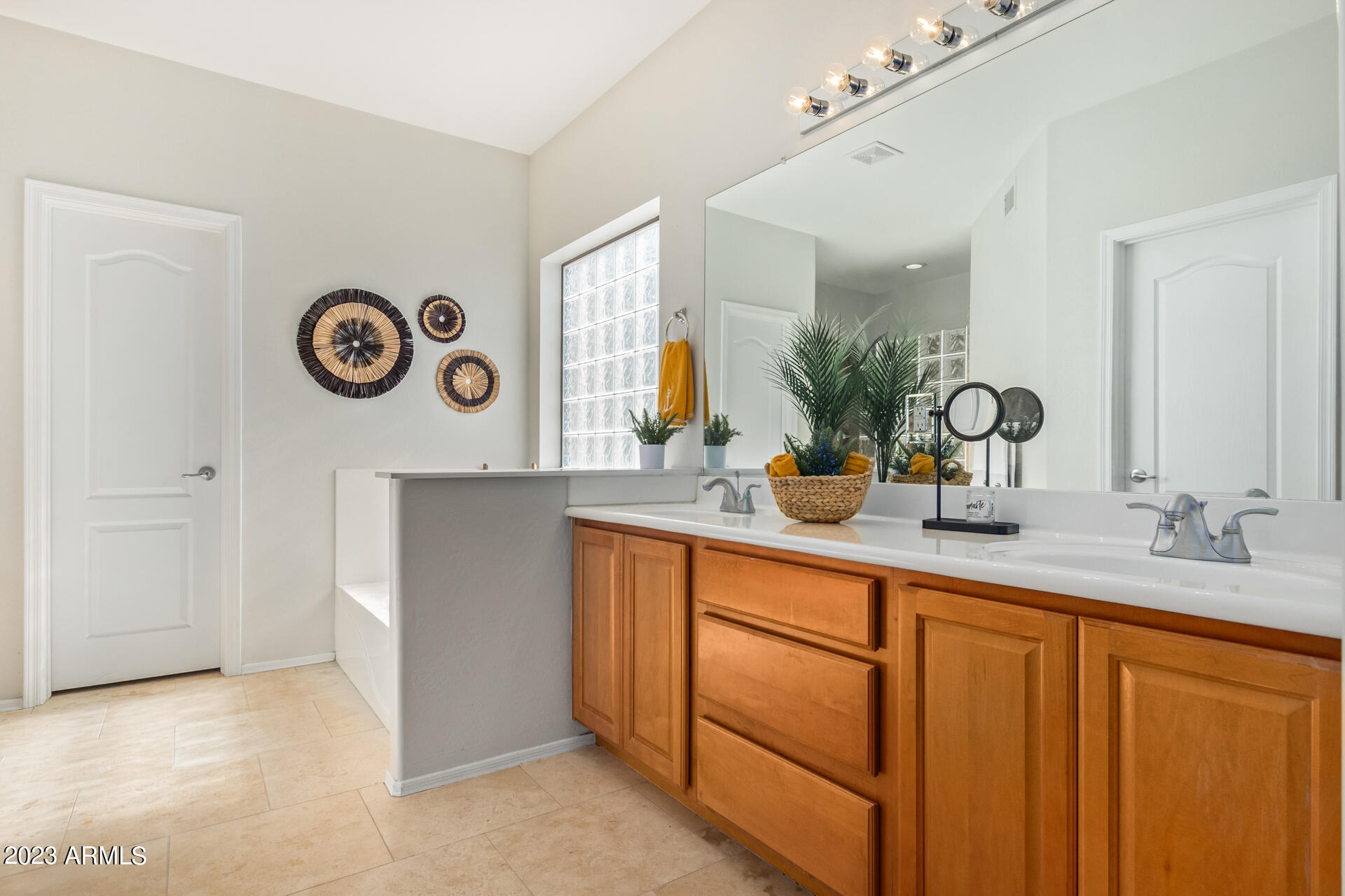 1006 W EUCLID Avenue