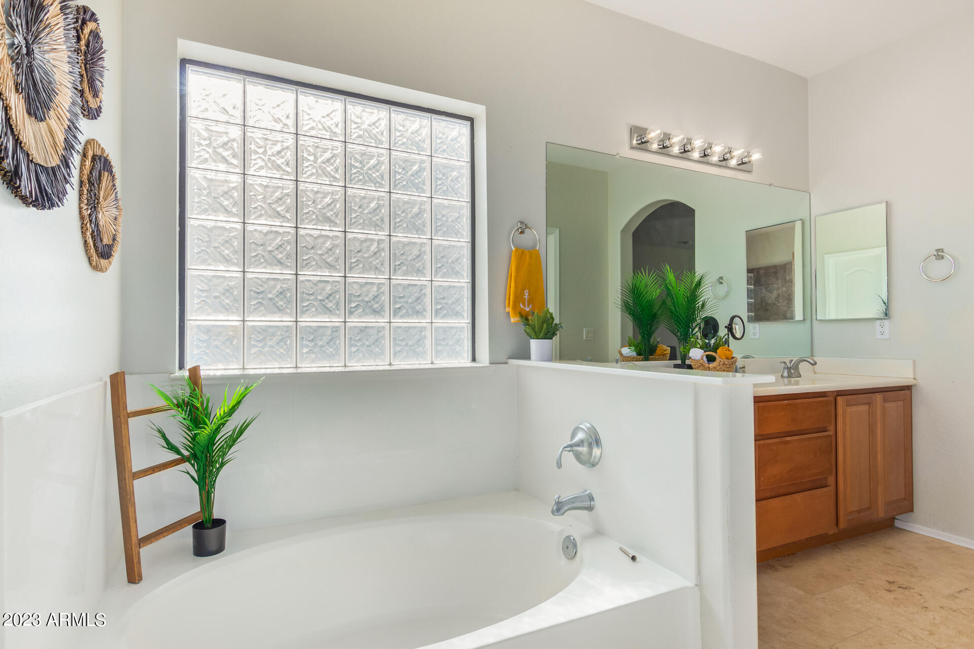 1006 W EUCLID Avenue