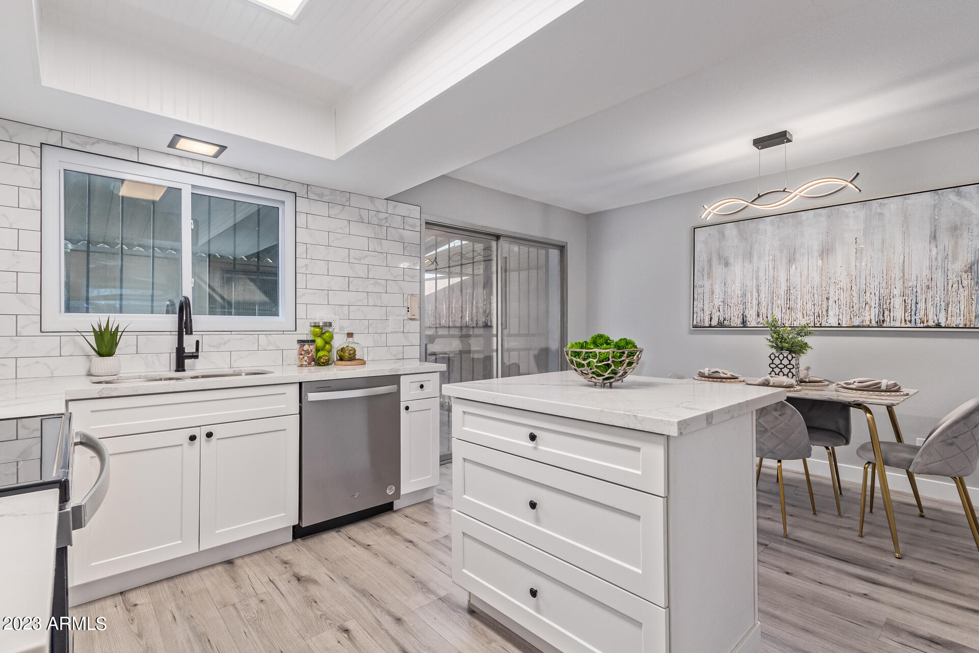 1568 W CAMPBELL Avenue