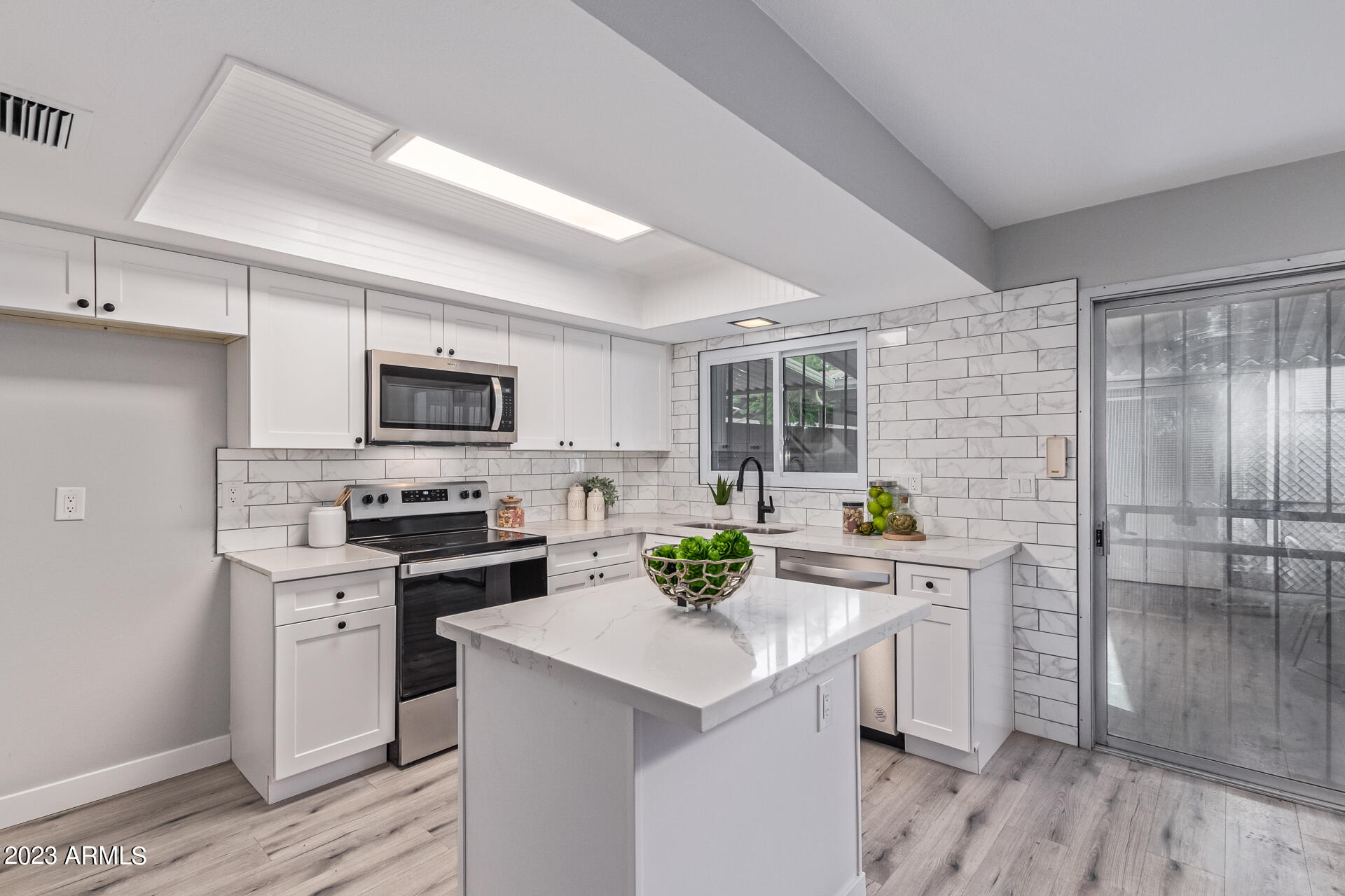 1568 W CAMPBELL Avenue