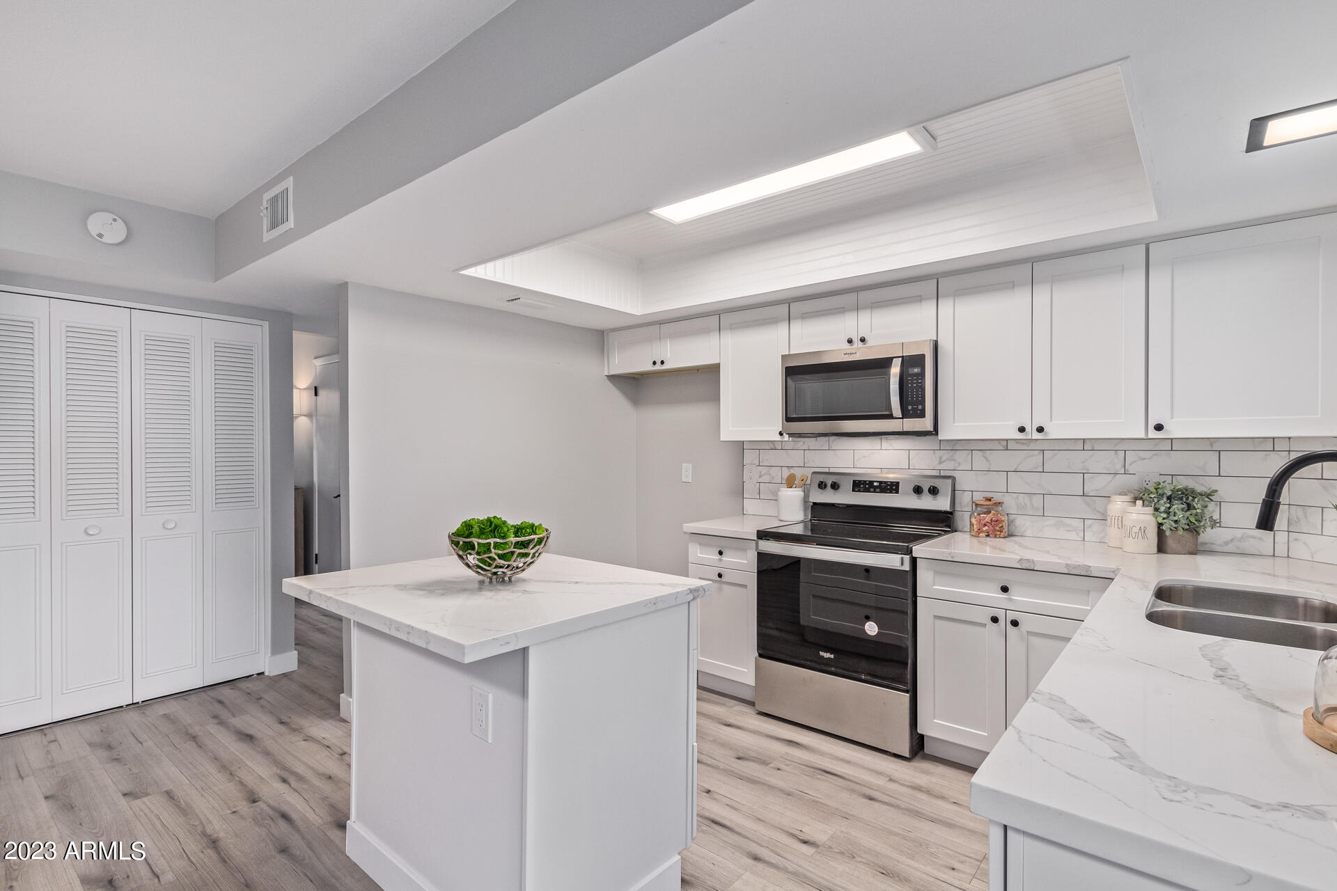 1568 W CAMPBELL Avenue