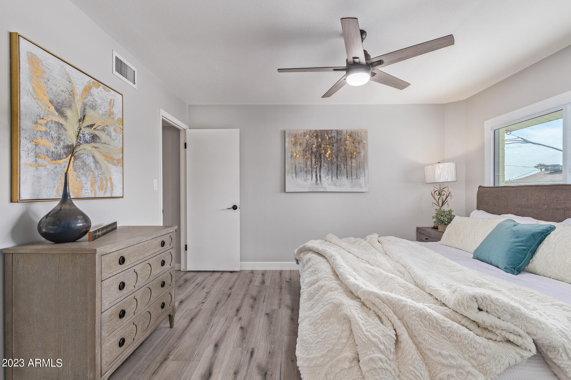 1568 W CAMPBELL Avenue