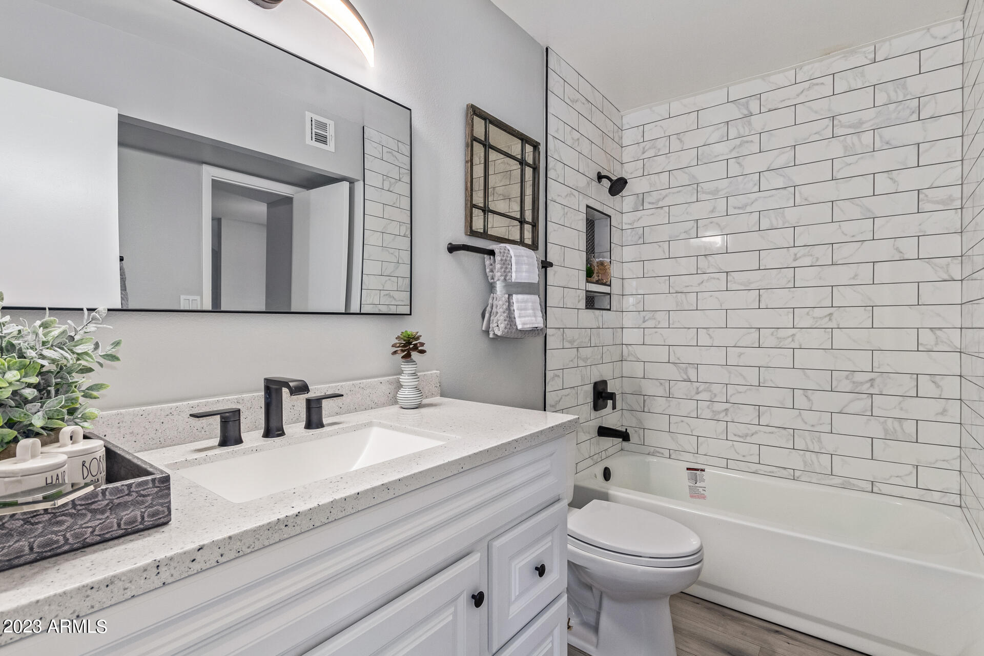 1568 W CAMPBELL Avenue