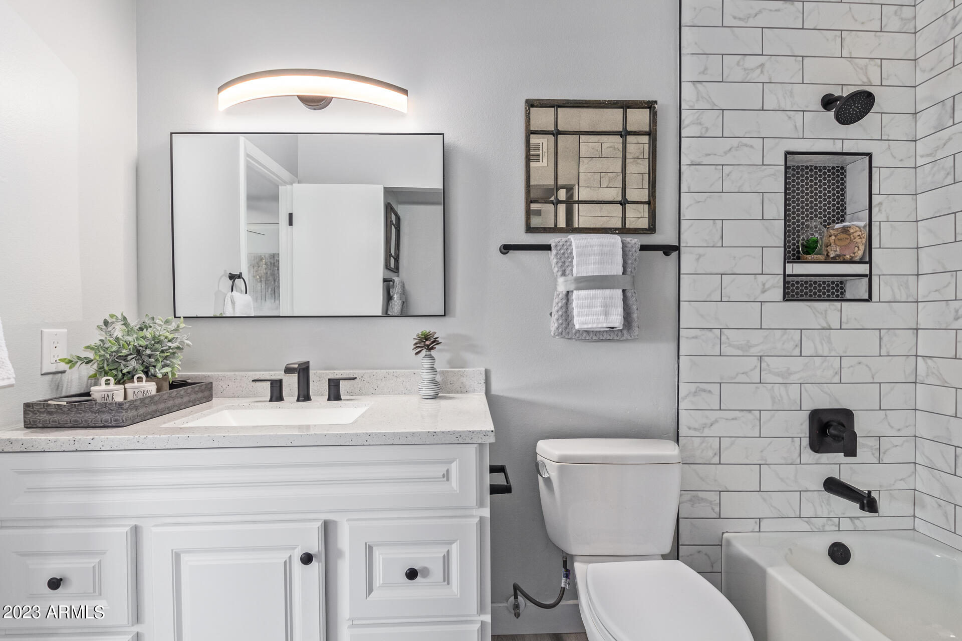 1568 W CAMPBELL Avenue