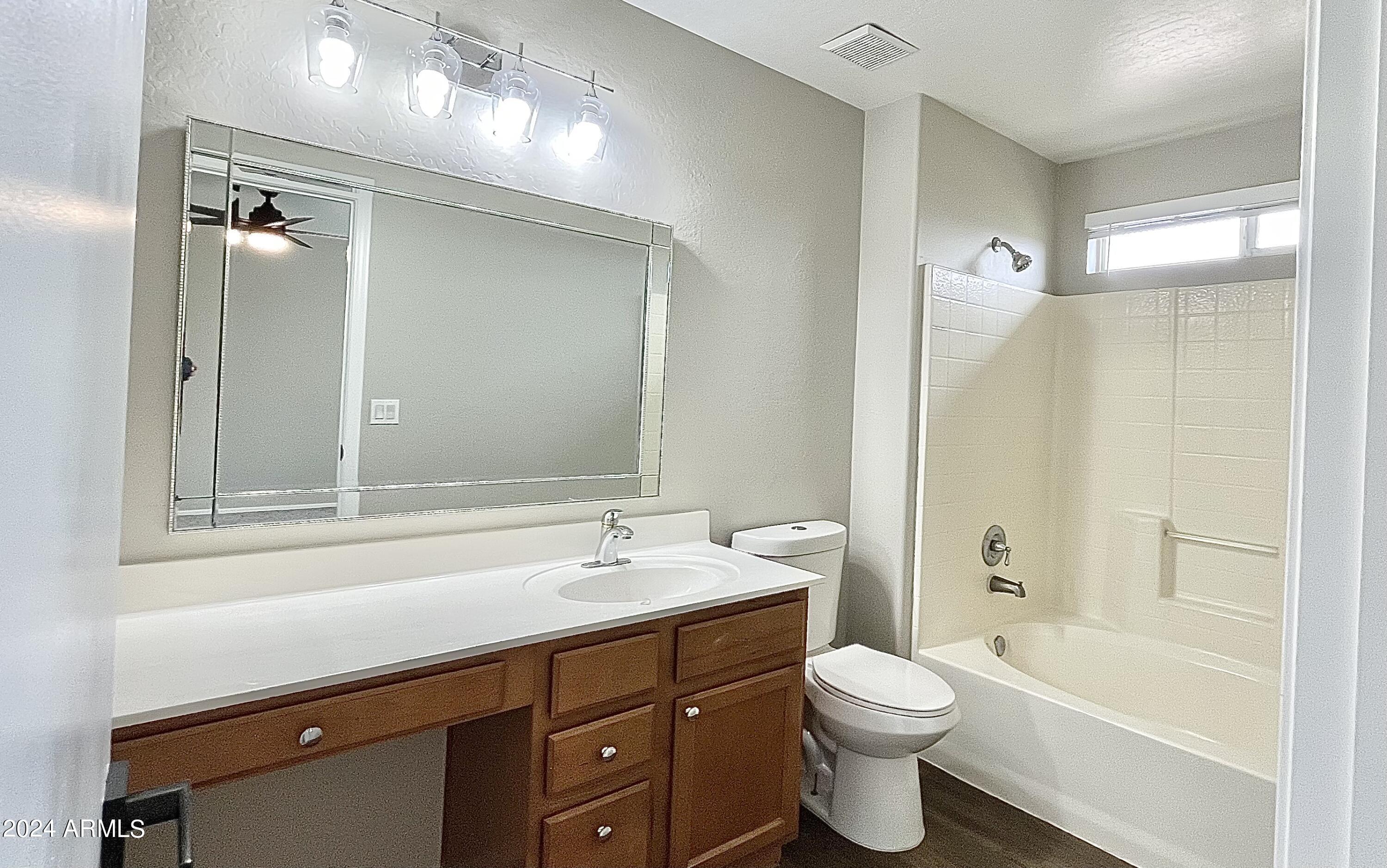 4022 E MEADOW LARK Way