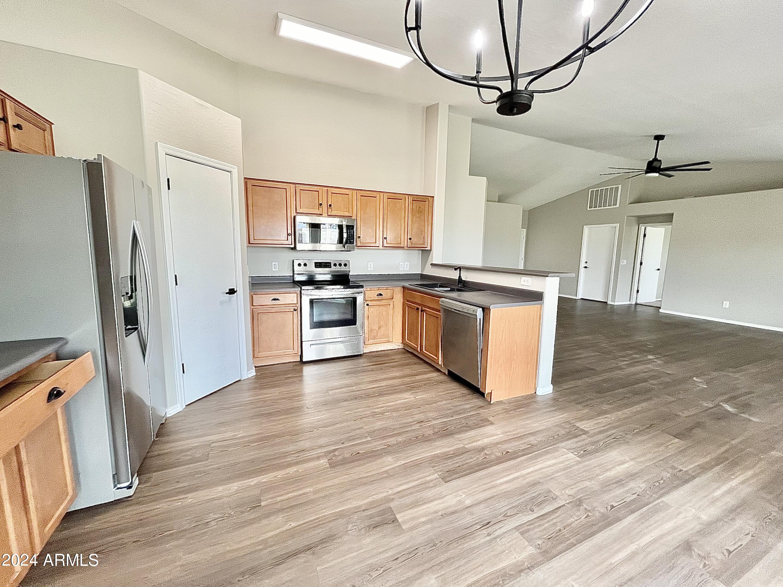 4022 E MEADOW LARK Way