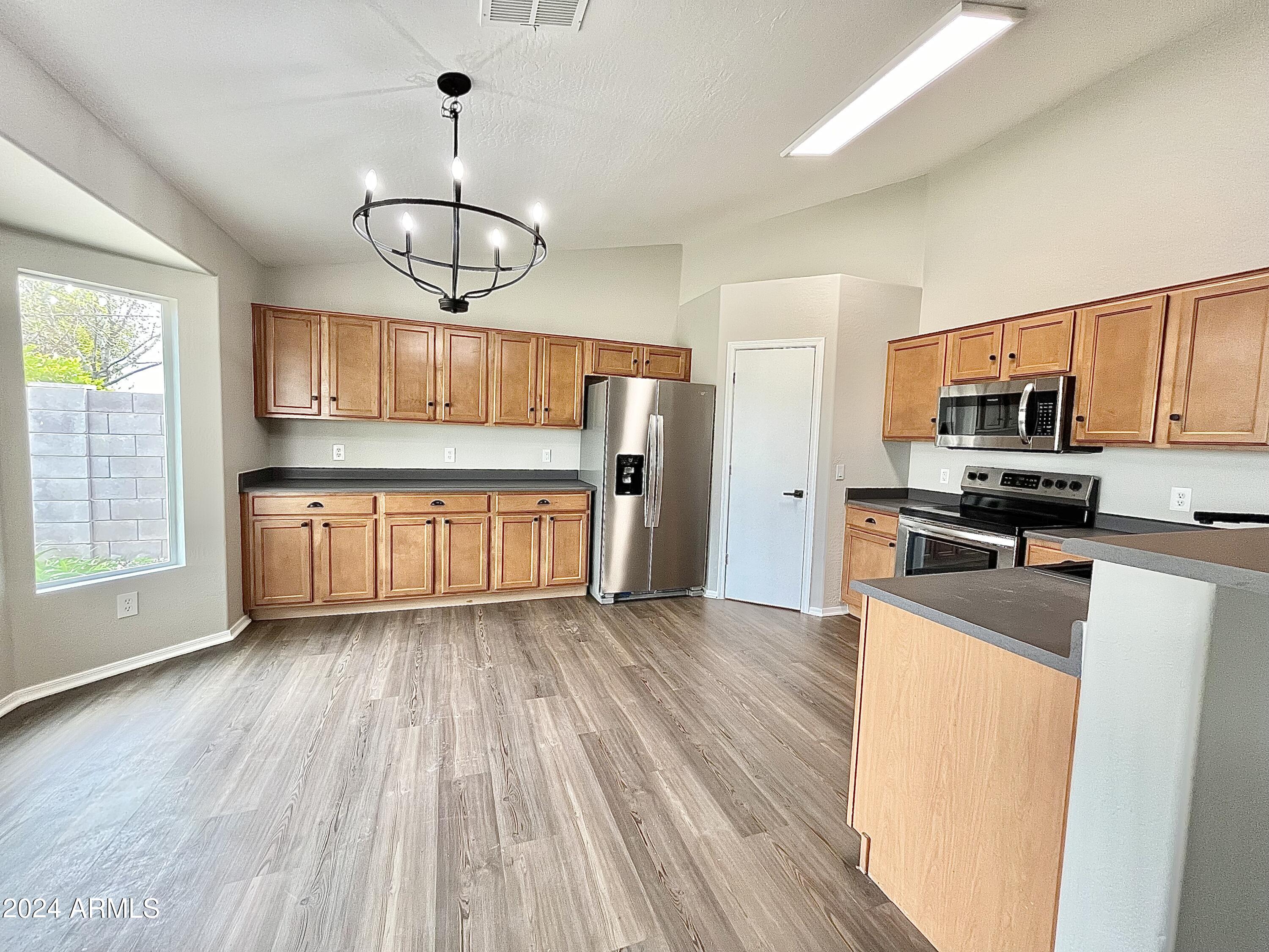 4022 E MEADOW LARK Way