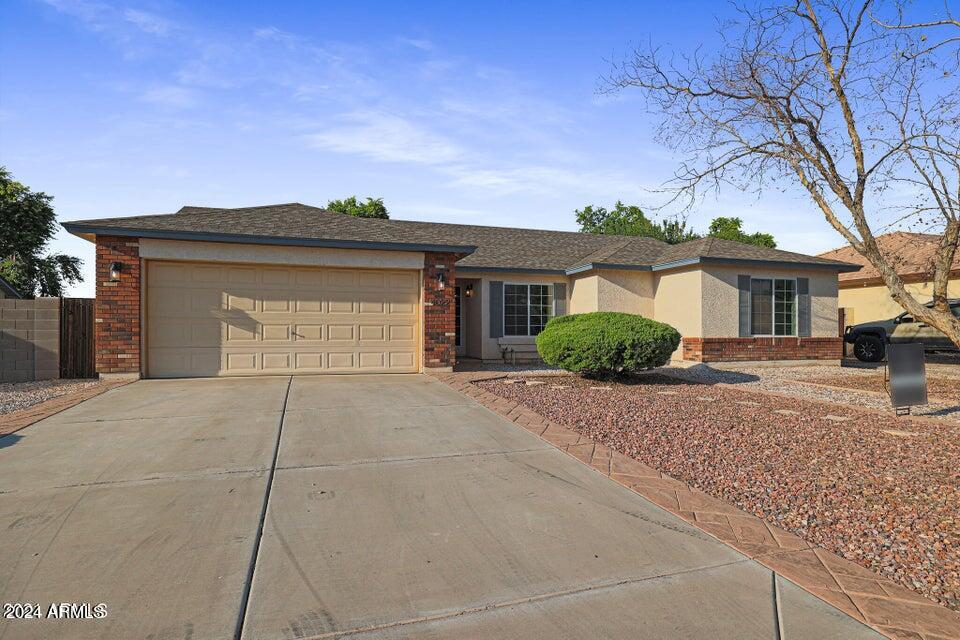 4022 E MEADOW LARK Way