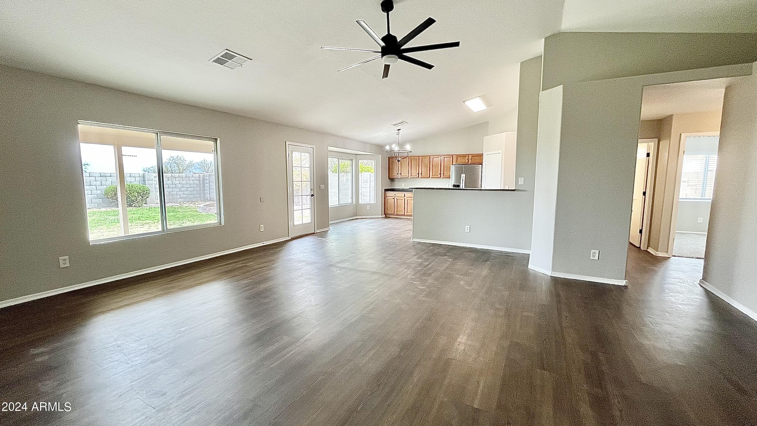 4022 E MEADOW LARK Way