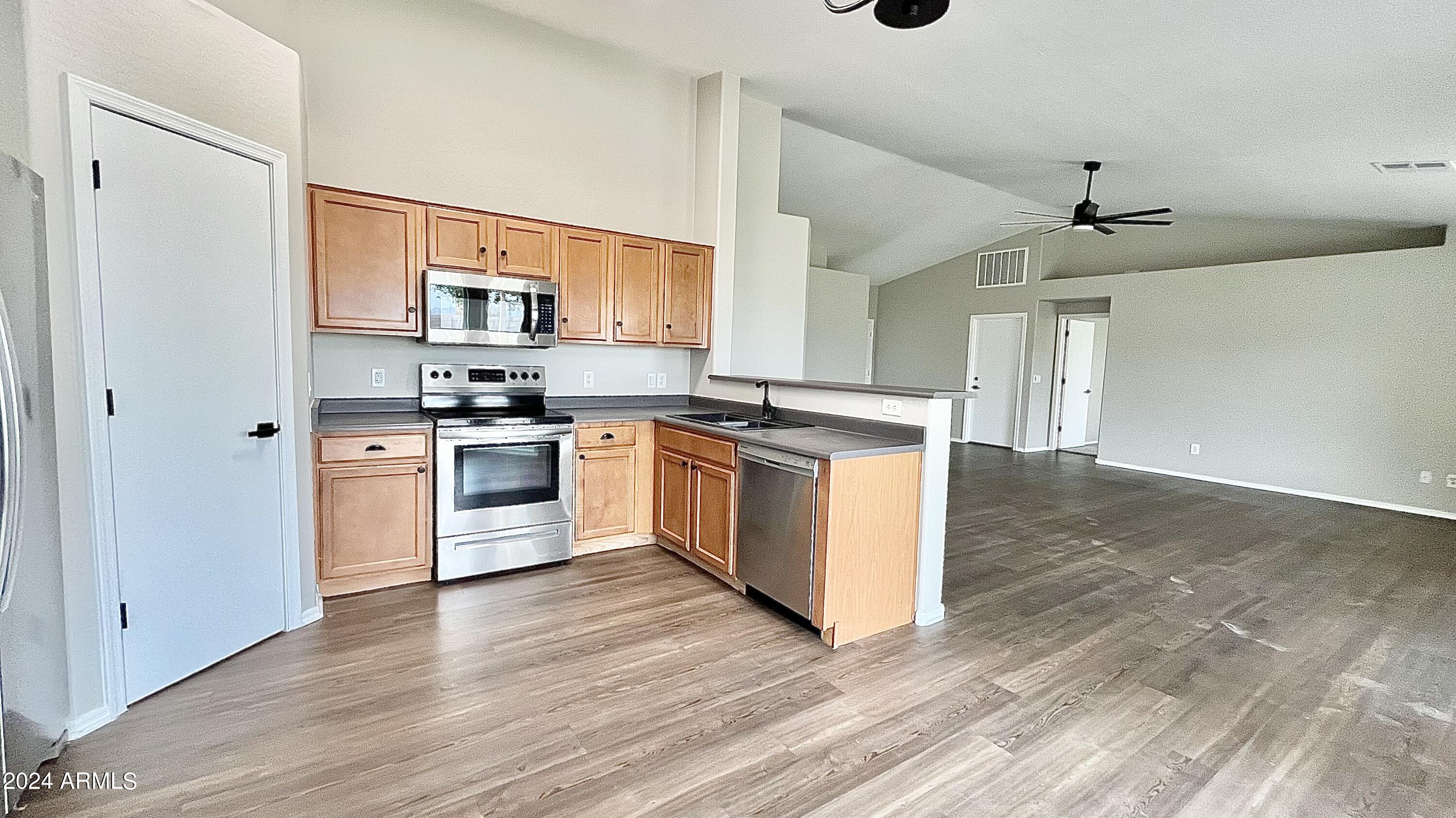 4022 E MEADOW LARK Way