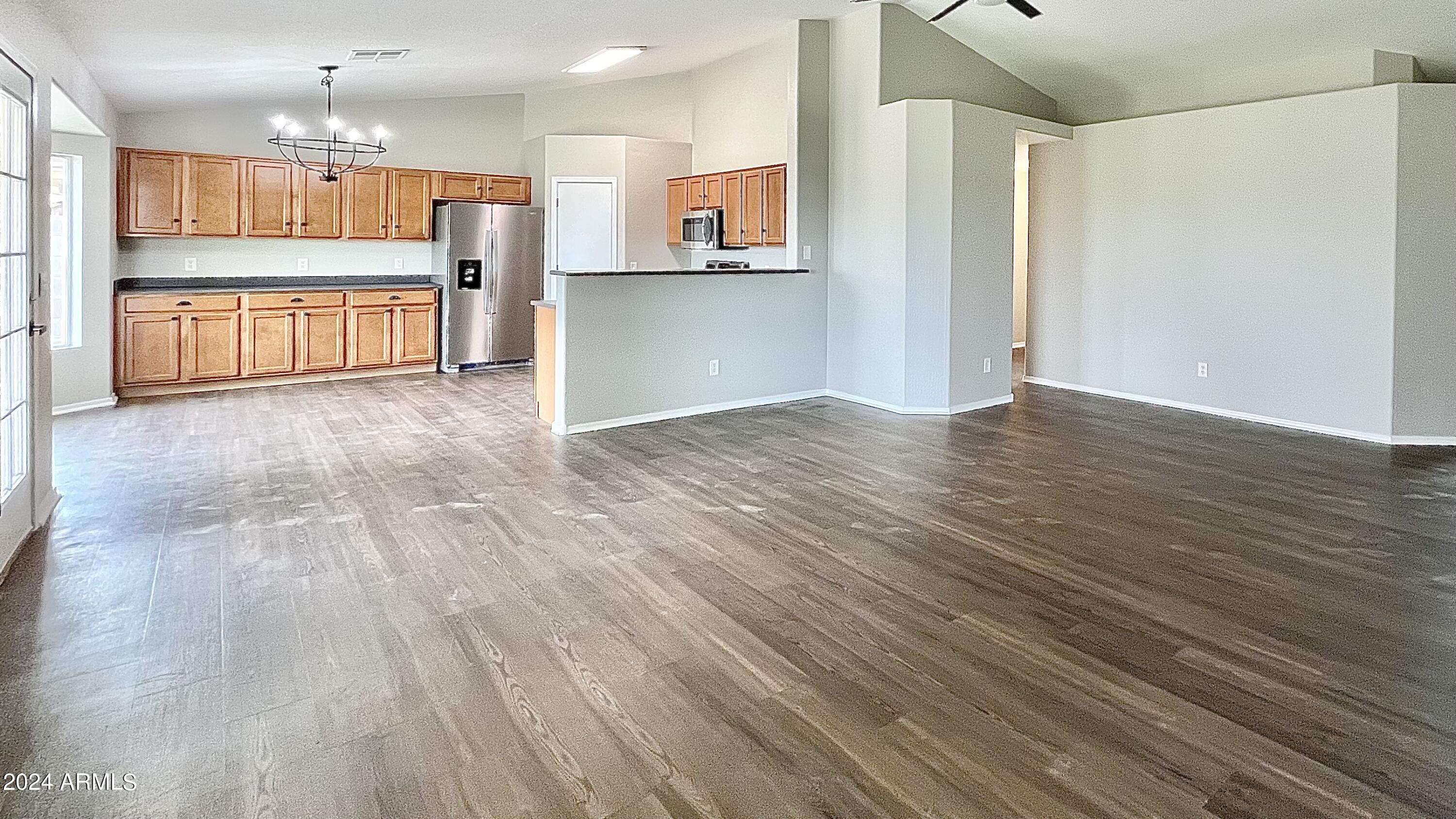 4022 E MEADOW LARK Way