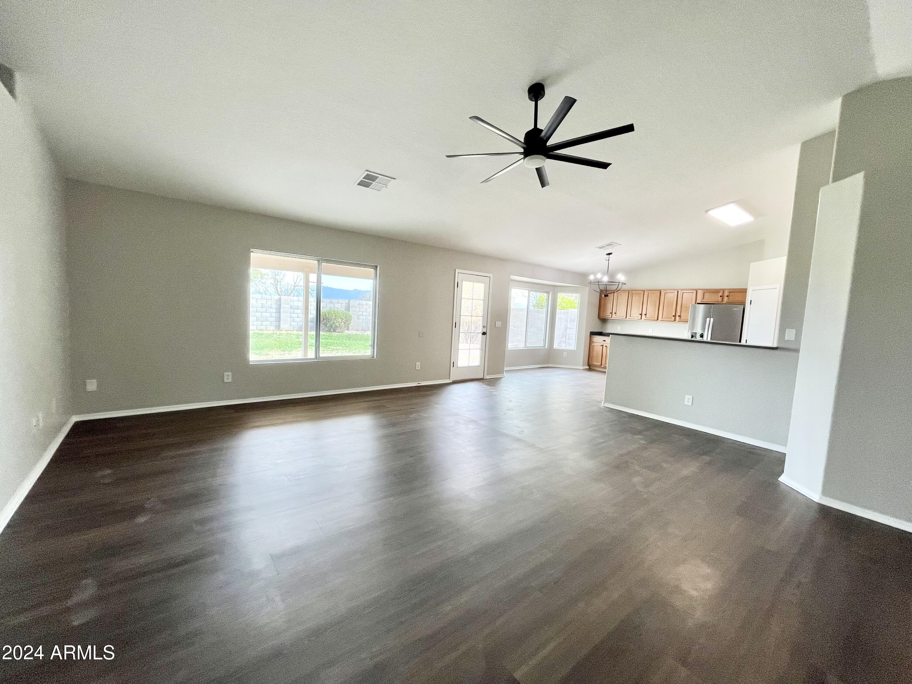 4022 E MEADOW LARK Way