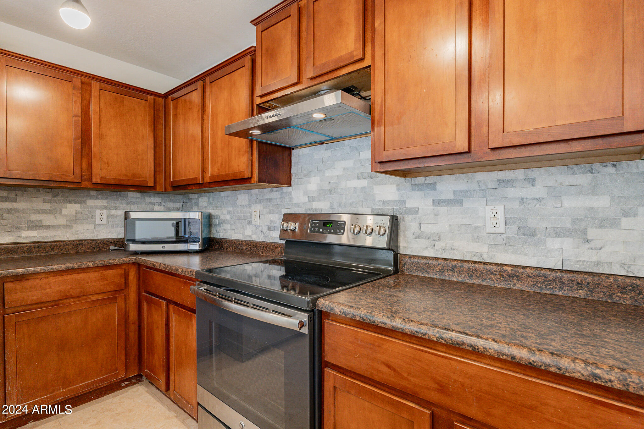 43289 W ELIZABETH Avenue