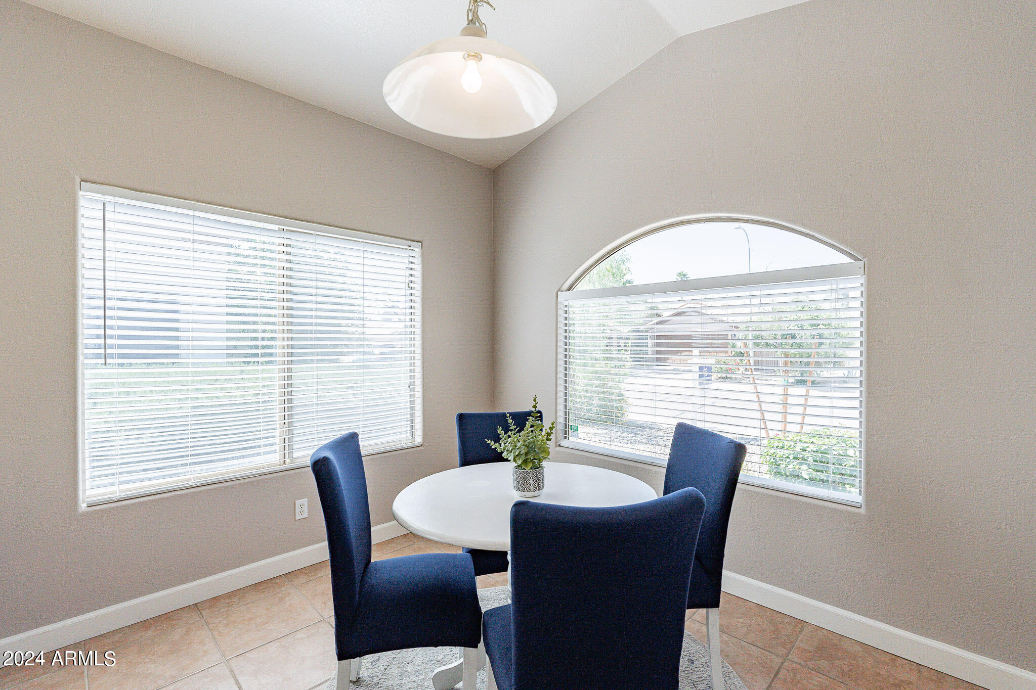 2623 E BEAUTIFUL Lane