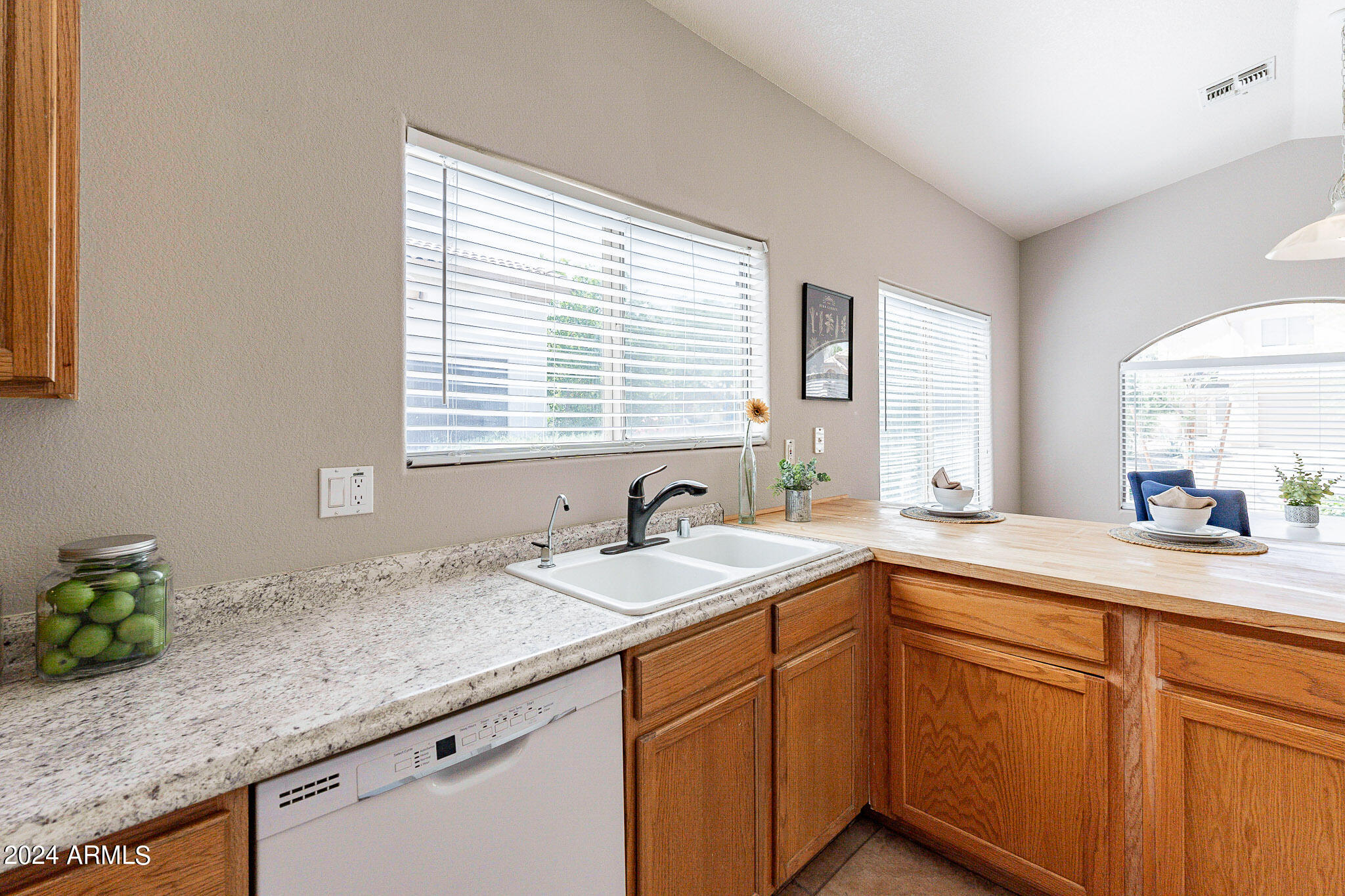 2623 E BEAUTIFUL Lane