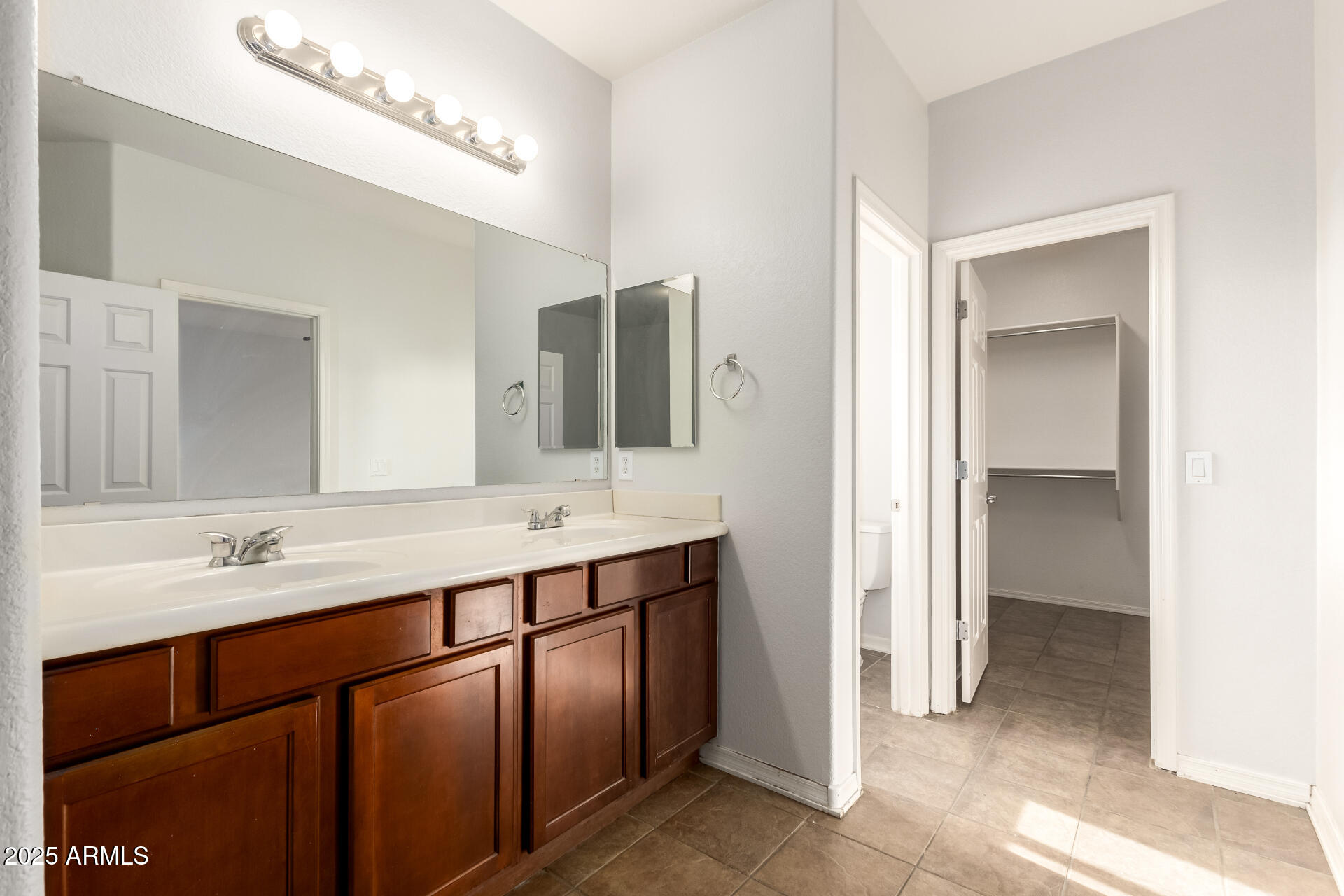 20212 N VALENCIA Drive