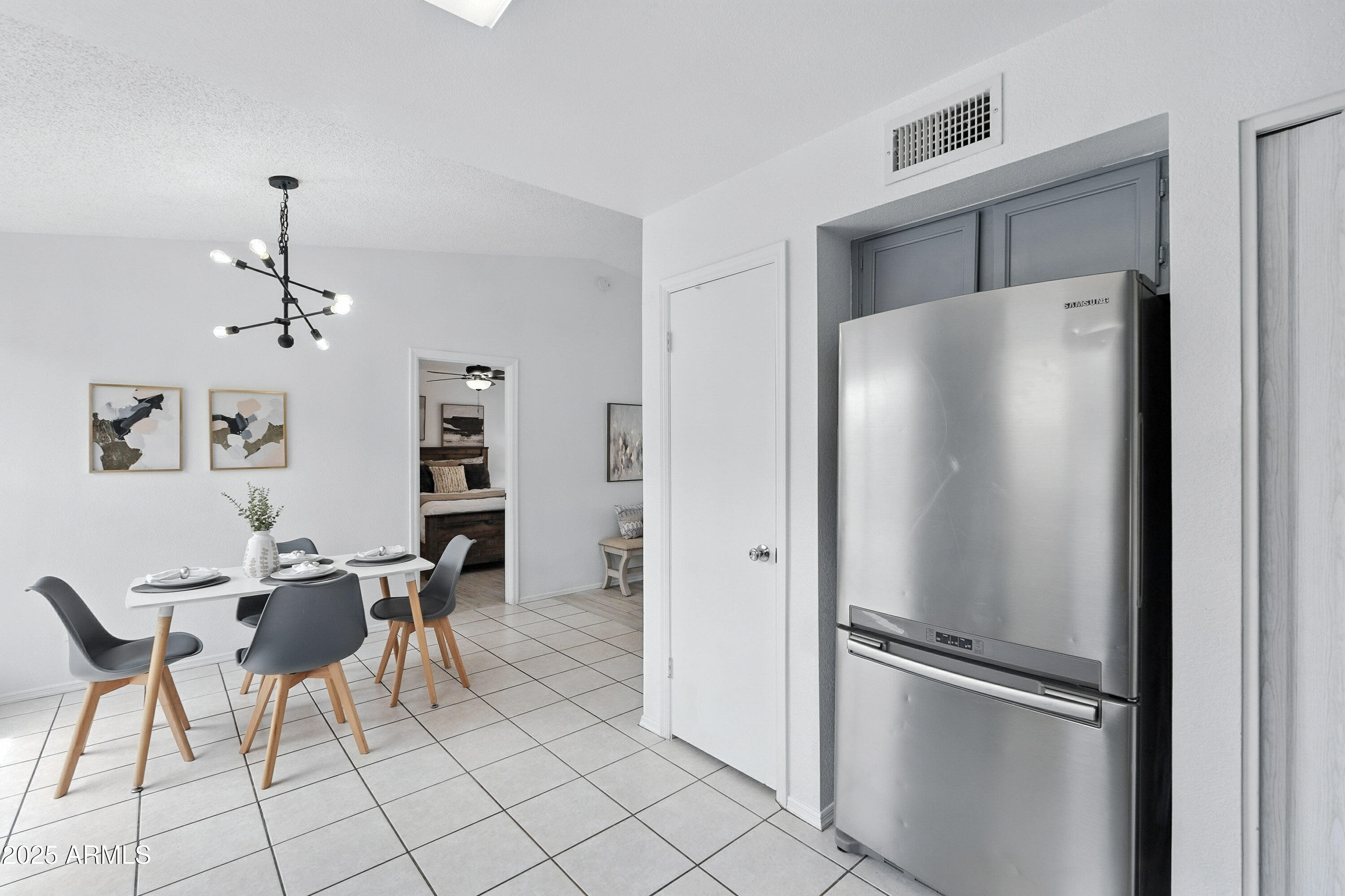 619 E Jensen Street, 56