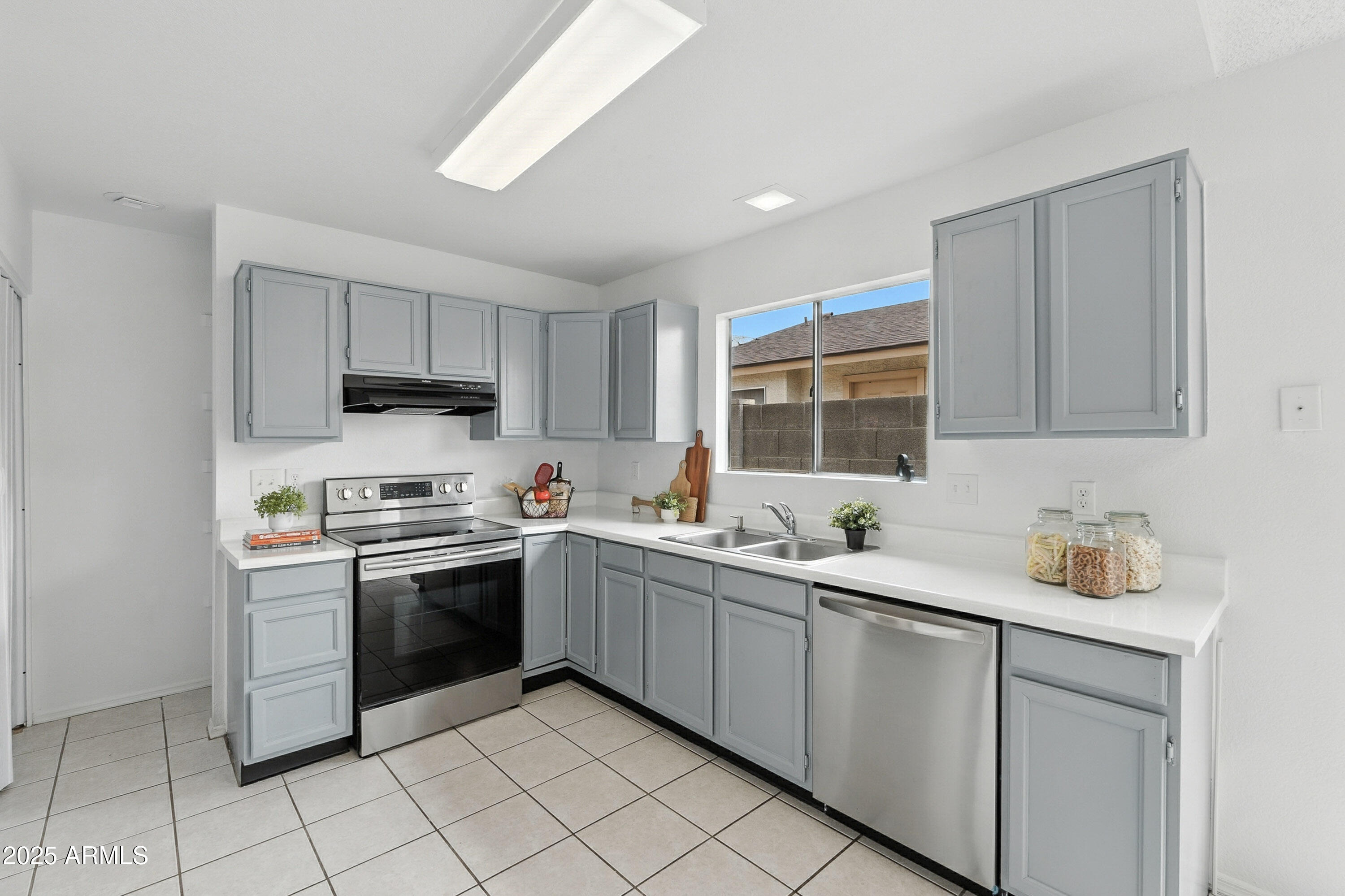 619 E Jensen Street, 56