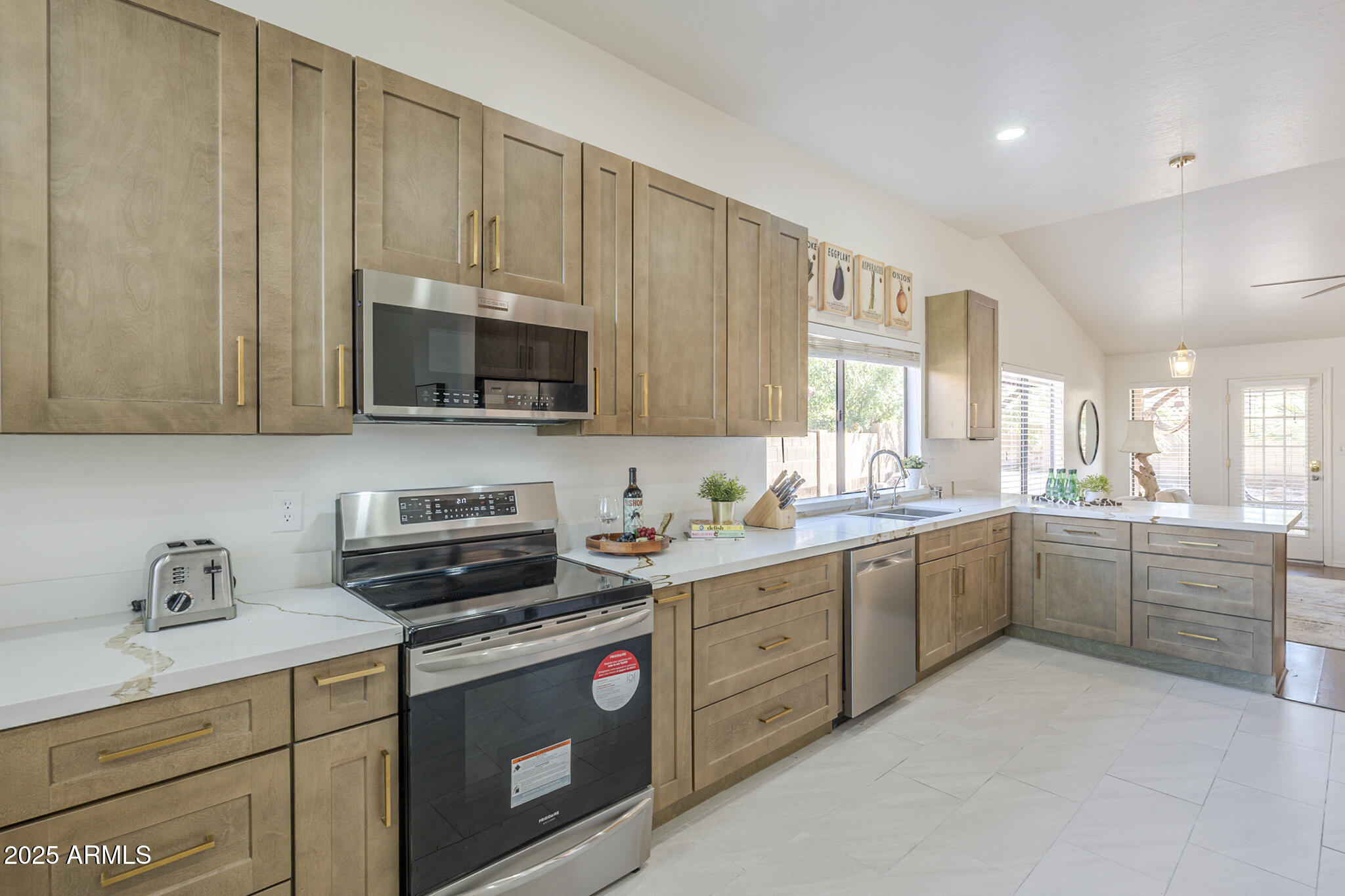 14447 S 40th Place