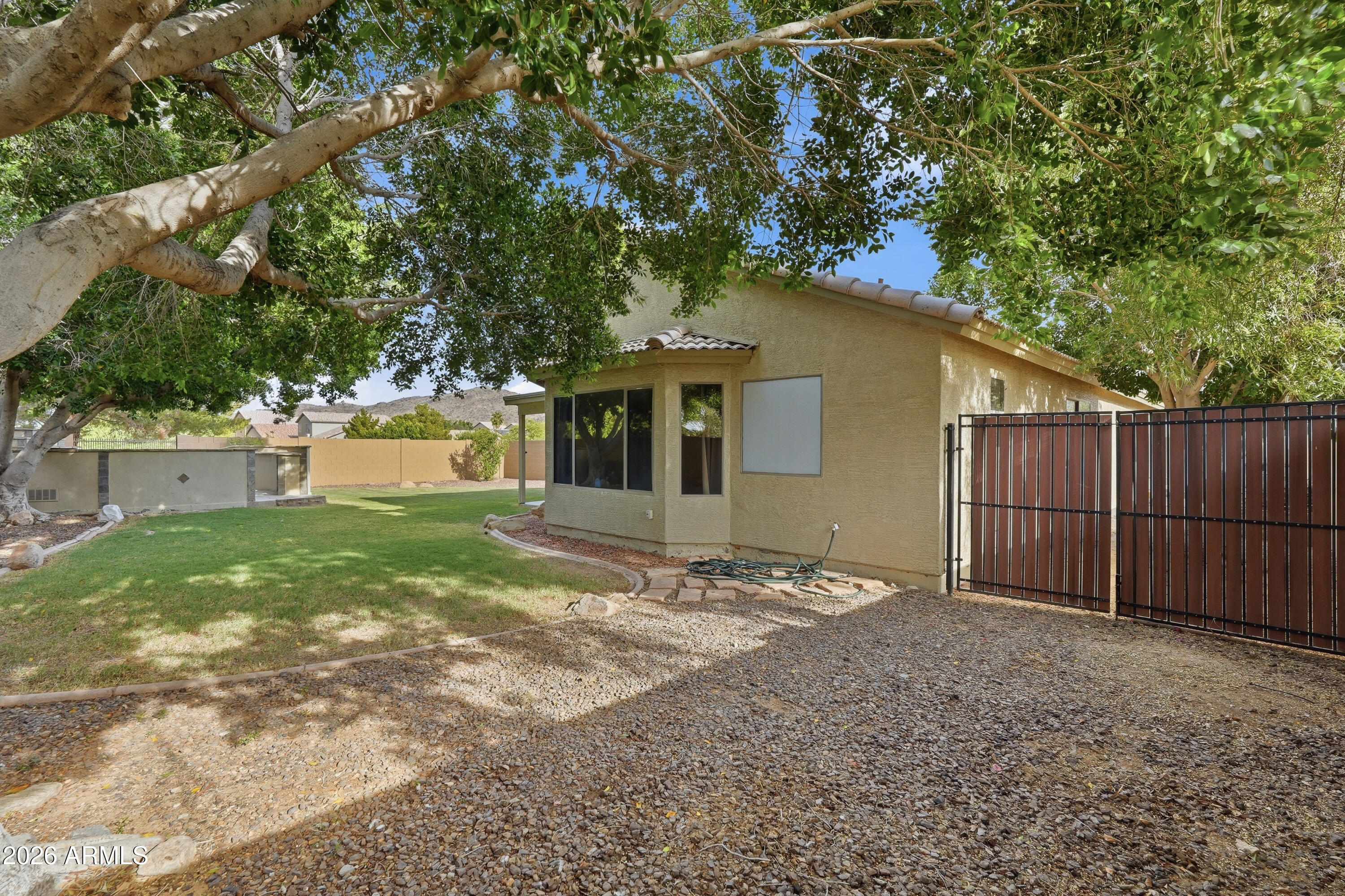 2628 E BEVERLY Road