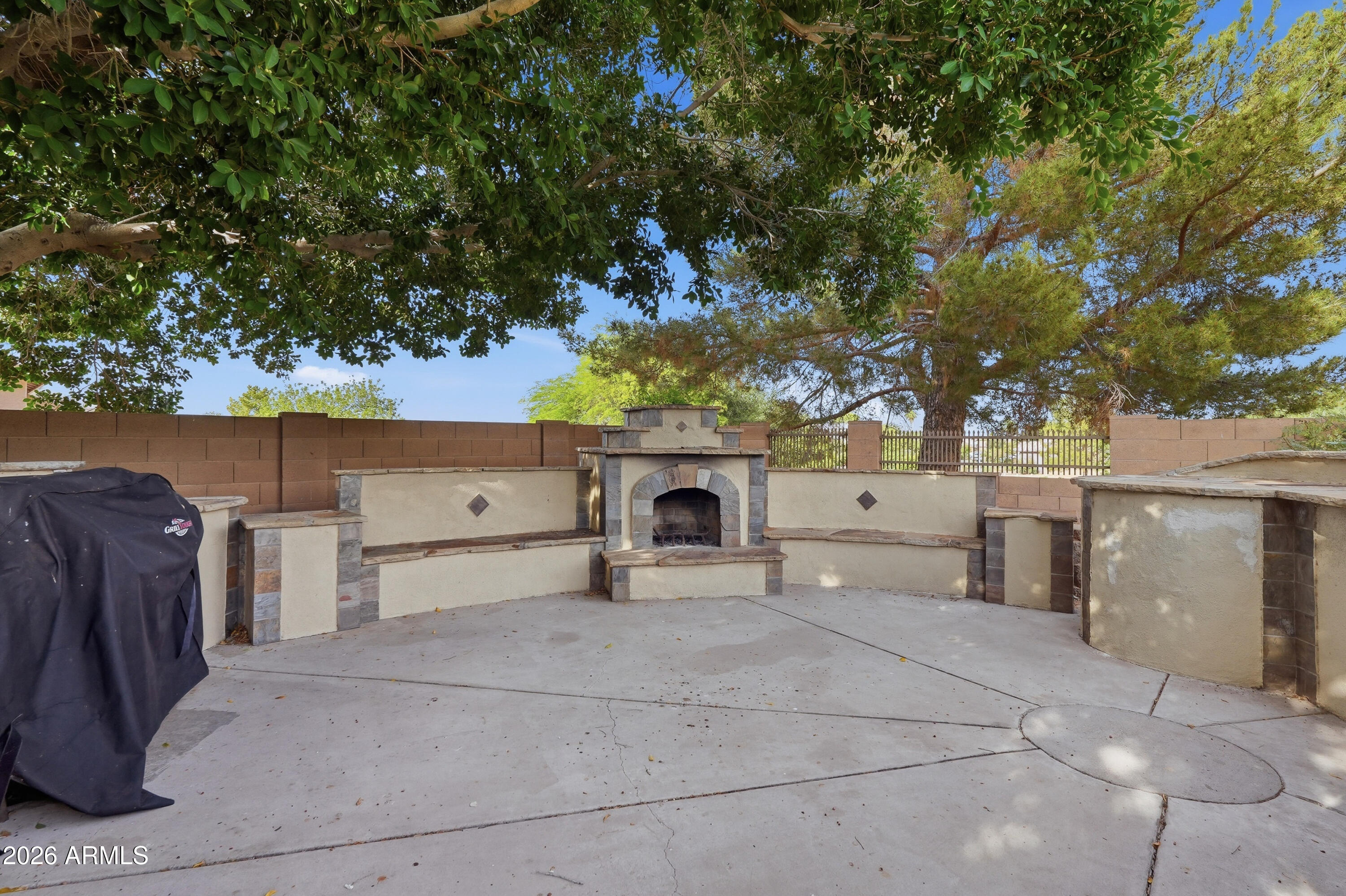 2628 E BEVERLY Road