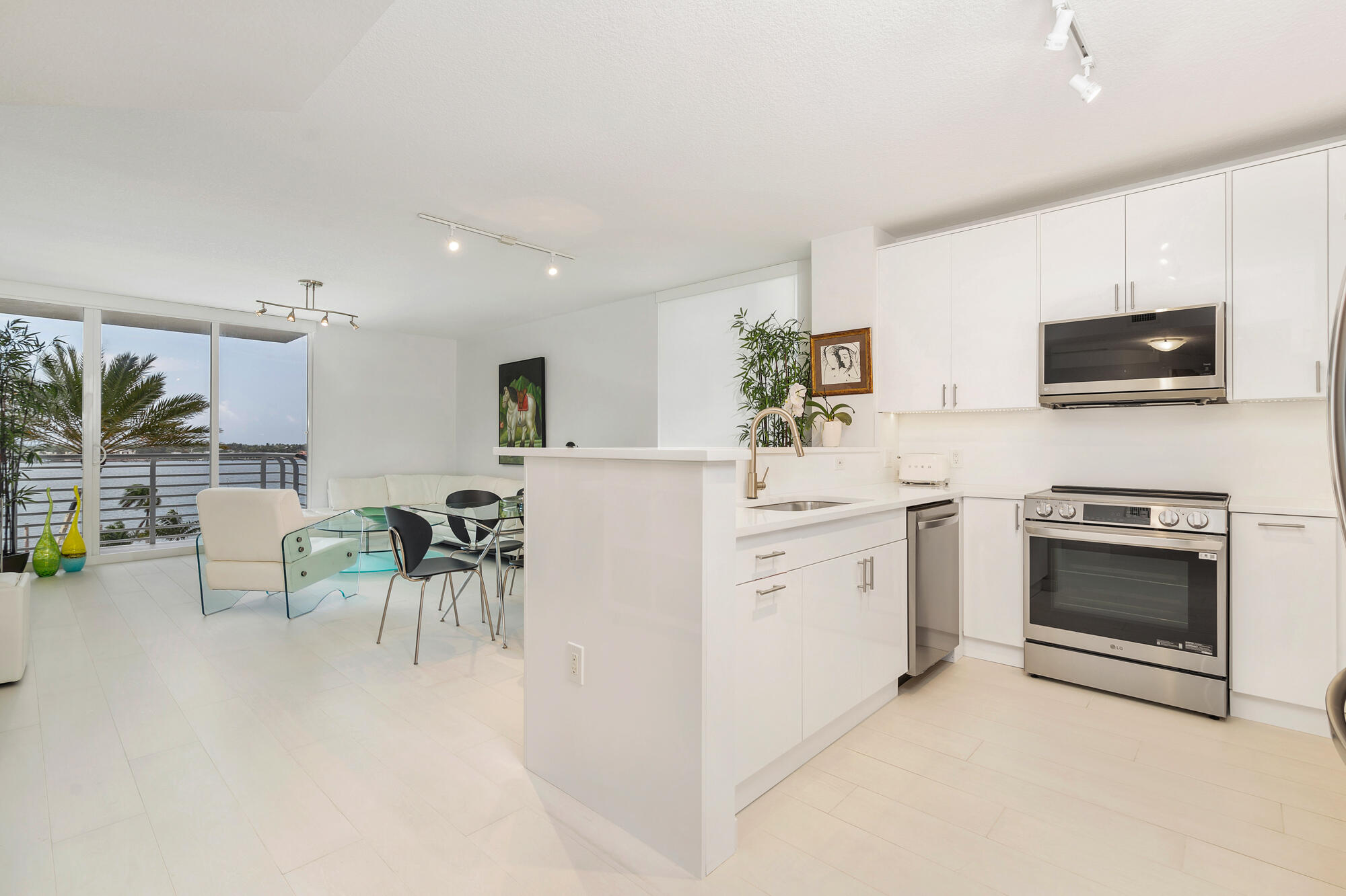 1551 N Flagler Drive 711