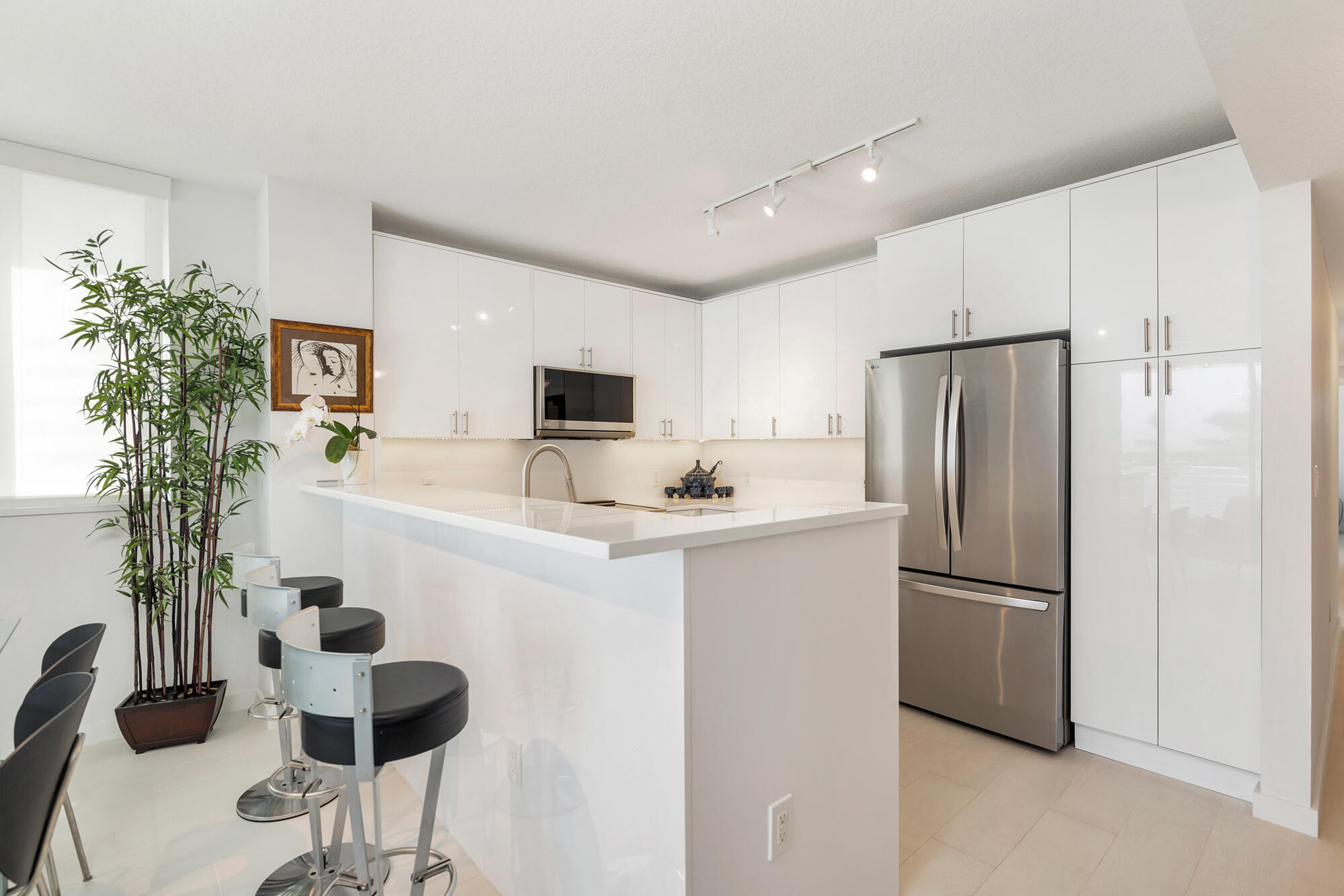 1551 N Flagler Drive 711