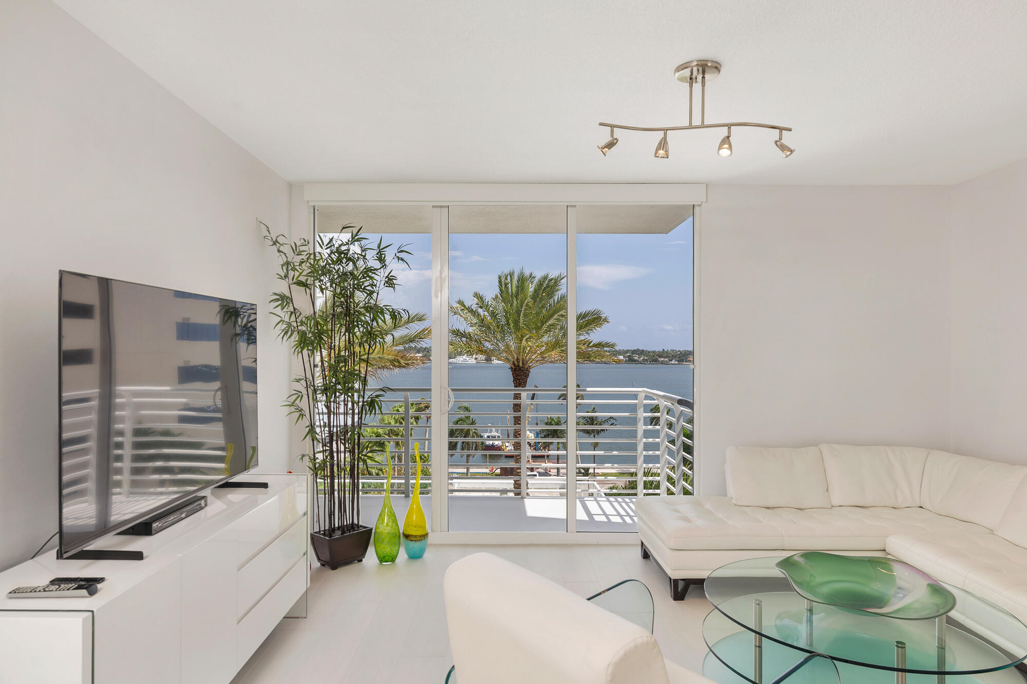 1551 N Flagler Drive 711