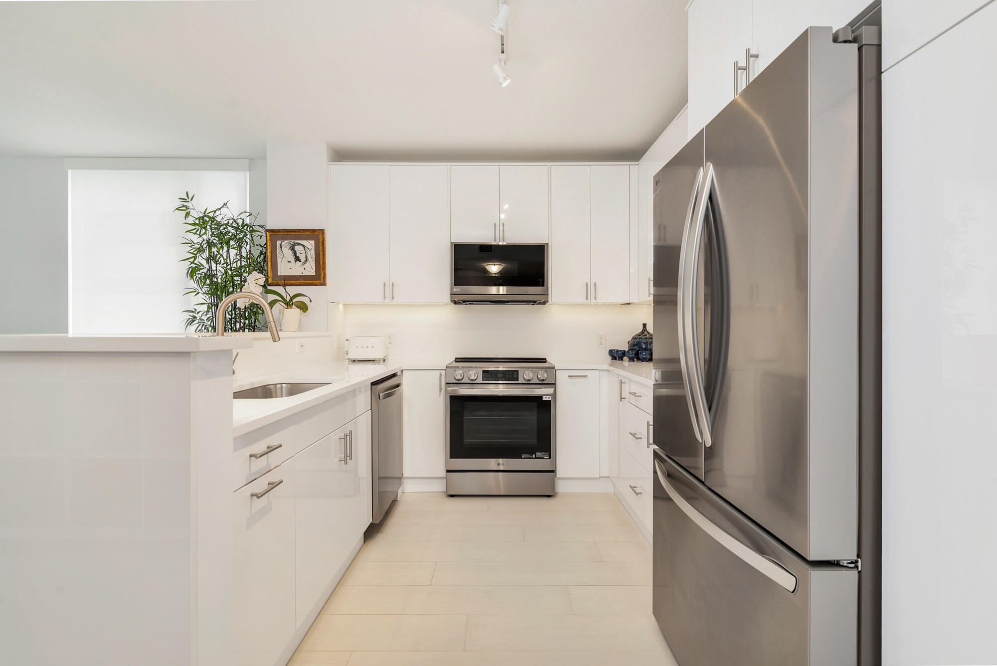 1551 N Flagler Drive 711