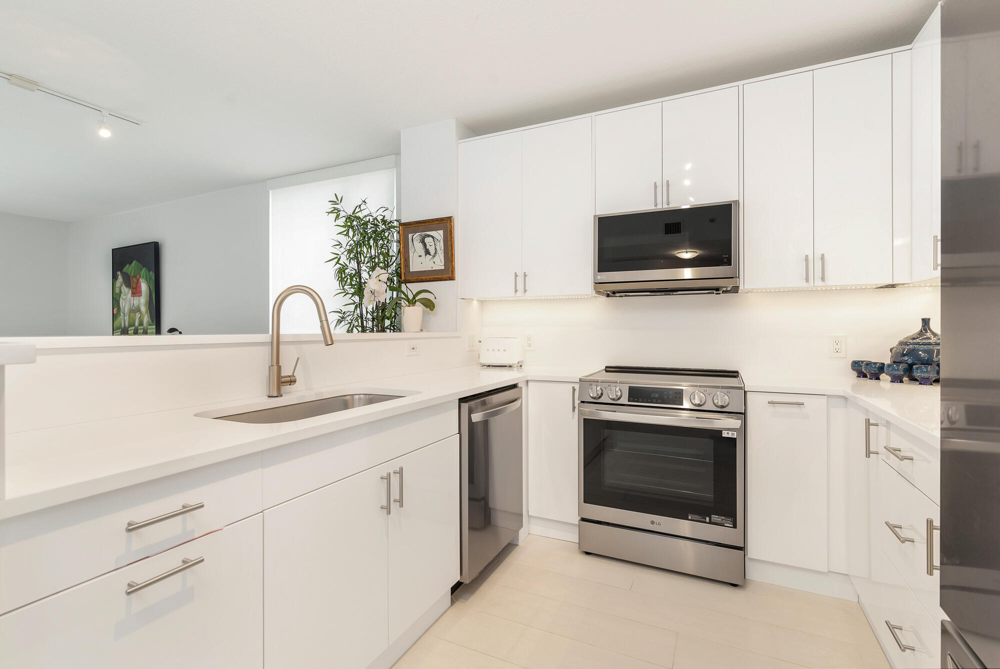 1551 N Flagler Drive 711