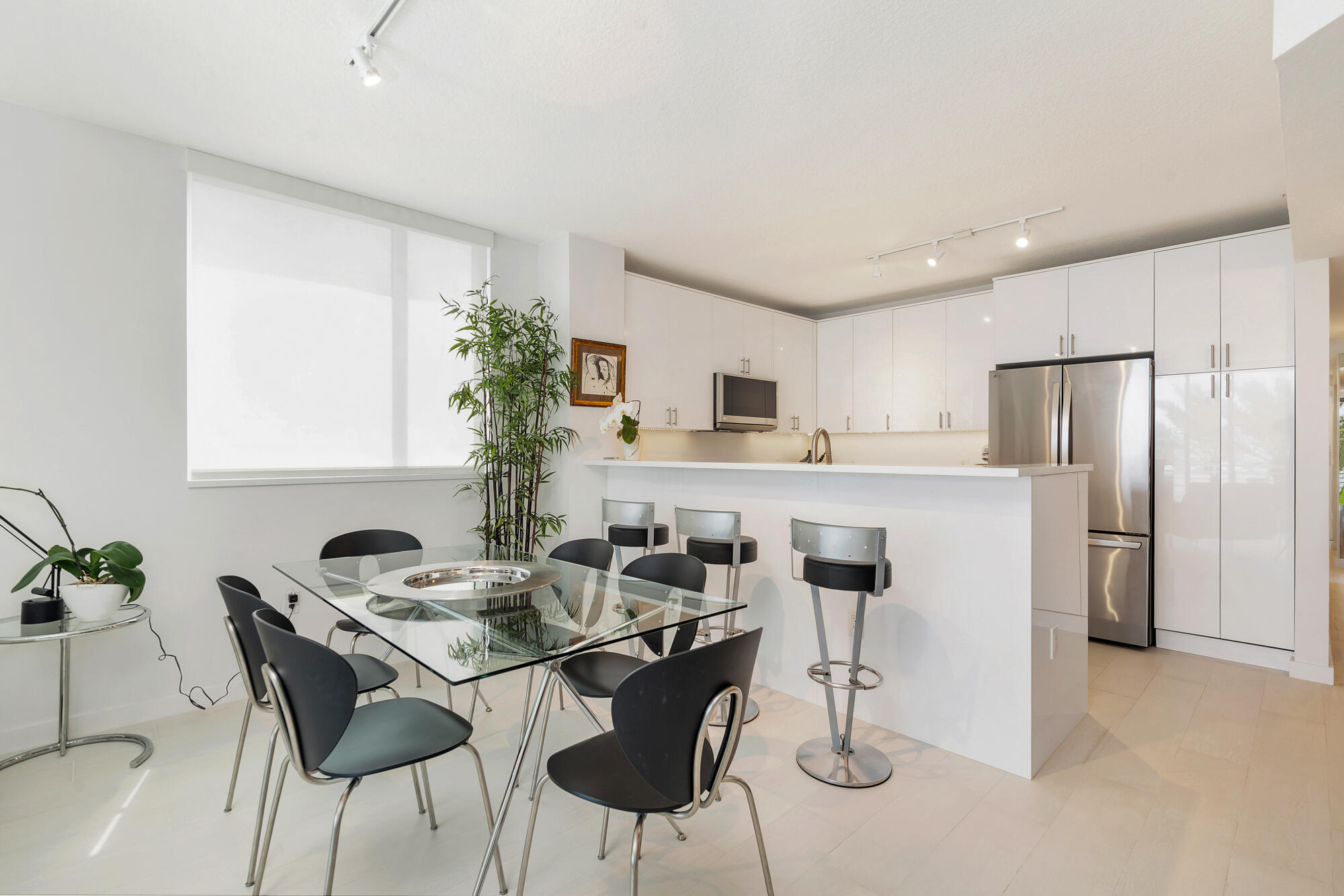 1551 N Flagler Drive 711