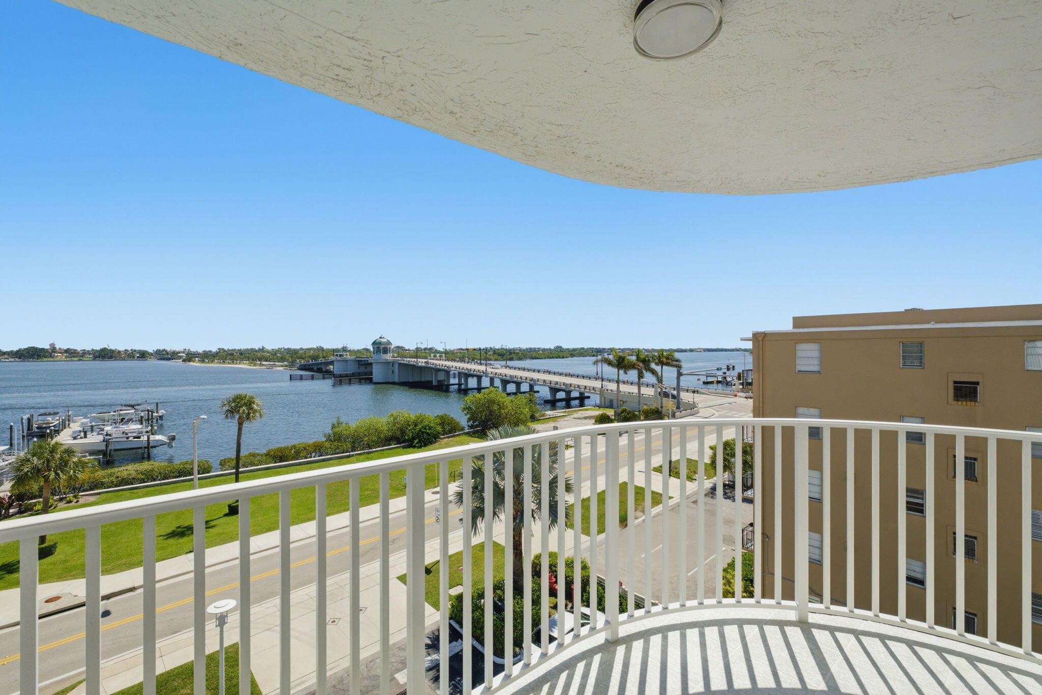 3901 S Flagler Drive 503