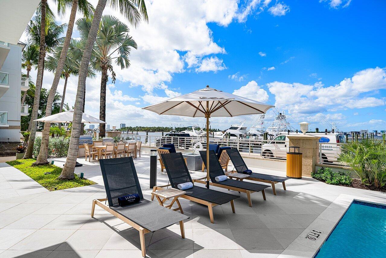 180 Lake Drive 2-302