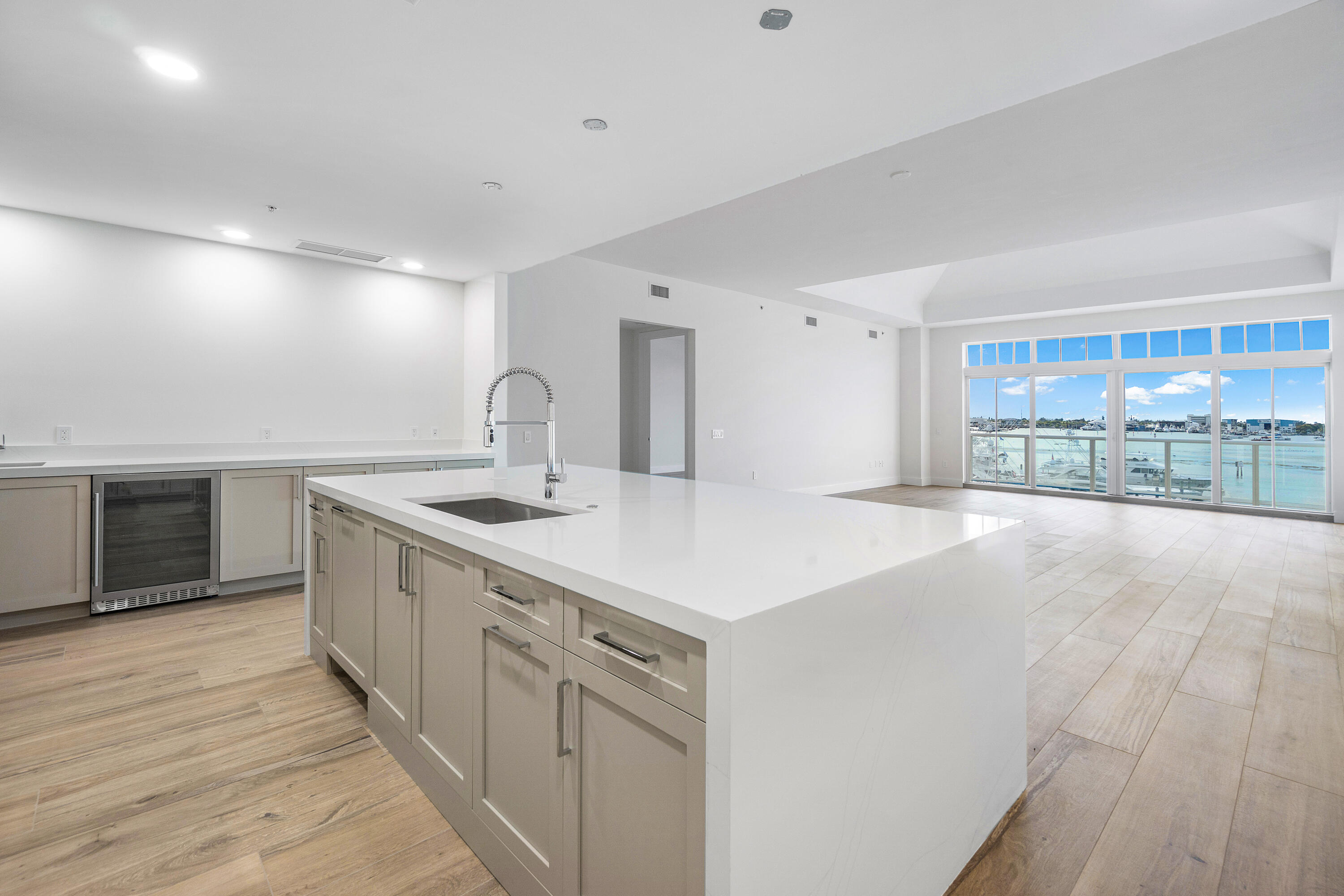 180 Lake Drive 2-302