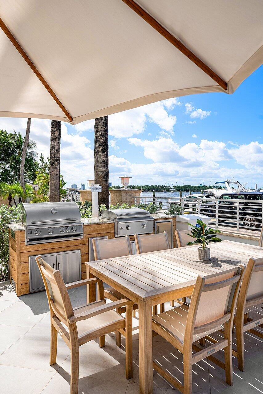 180 Lake Drive 2-302