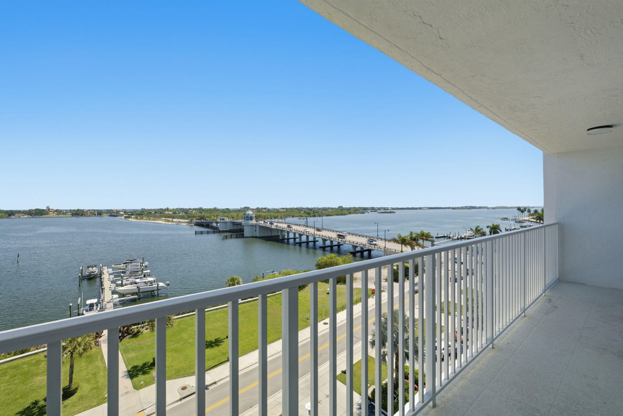 3901 S Flagler Drive 802
