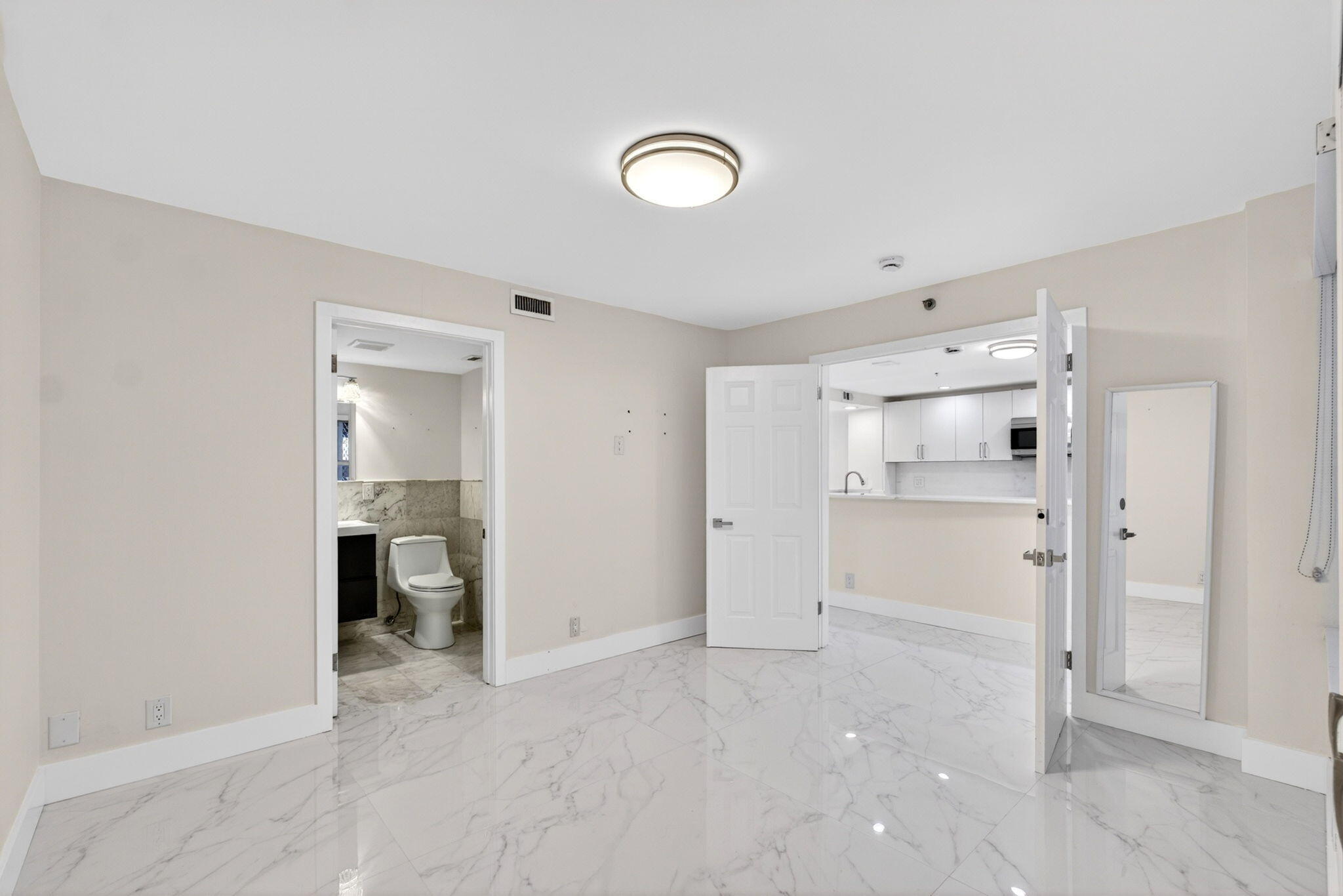 3901 S Flagler Drive 105
