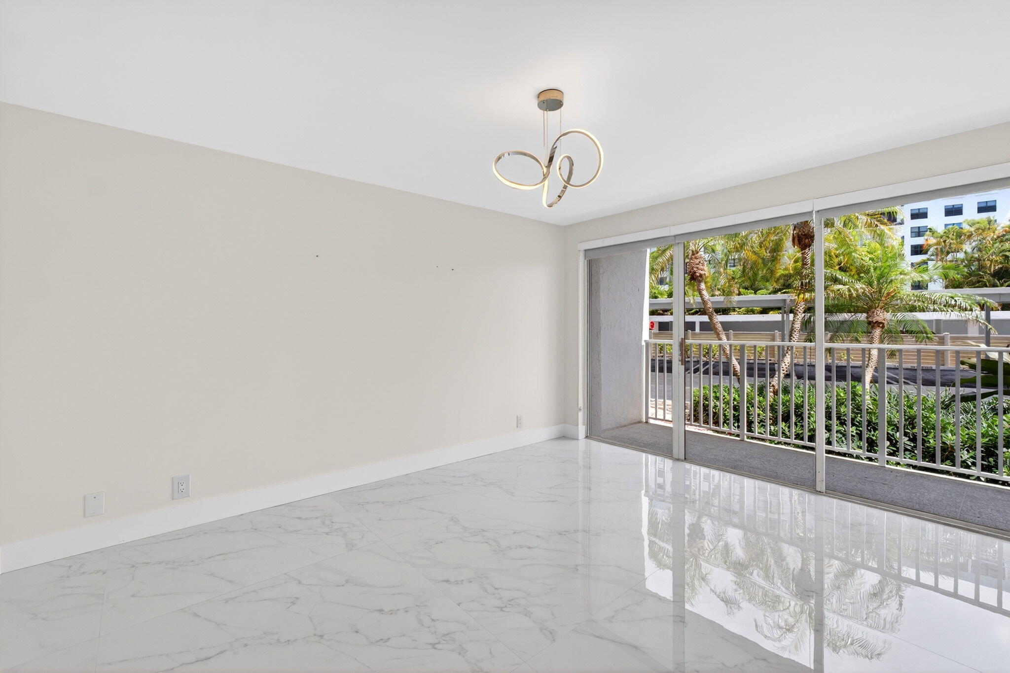 3901 S Flagler Drive 105