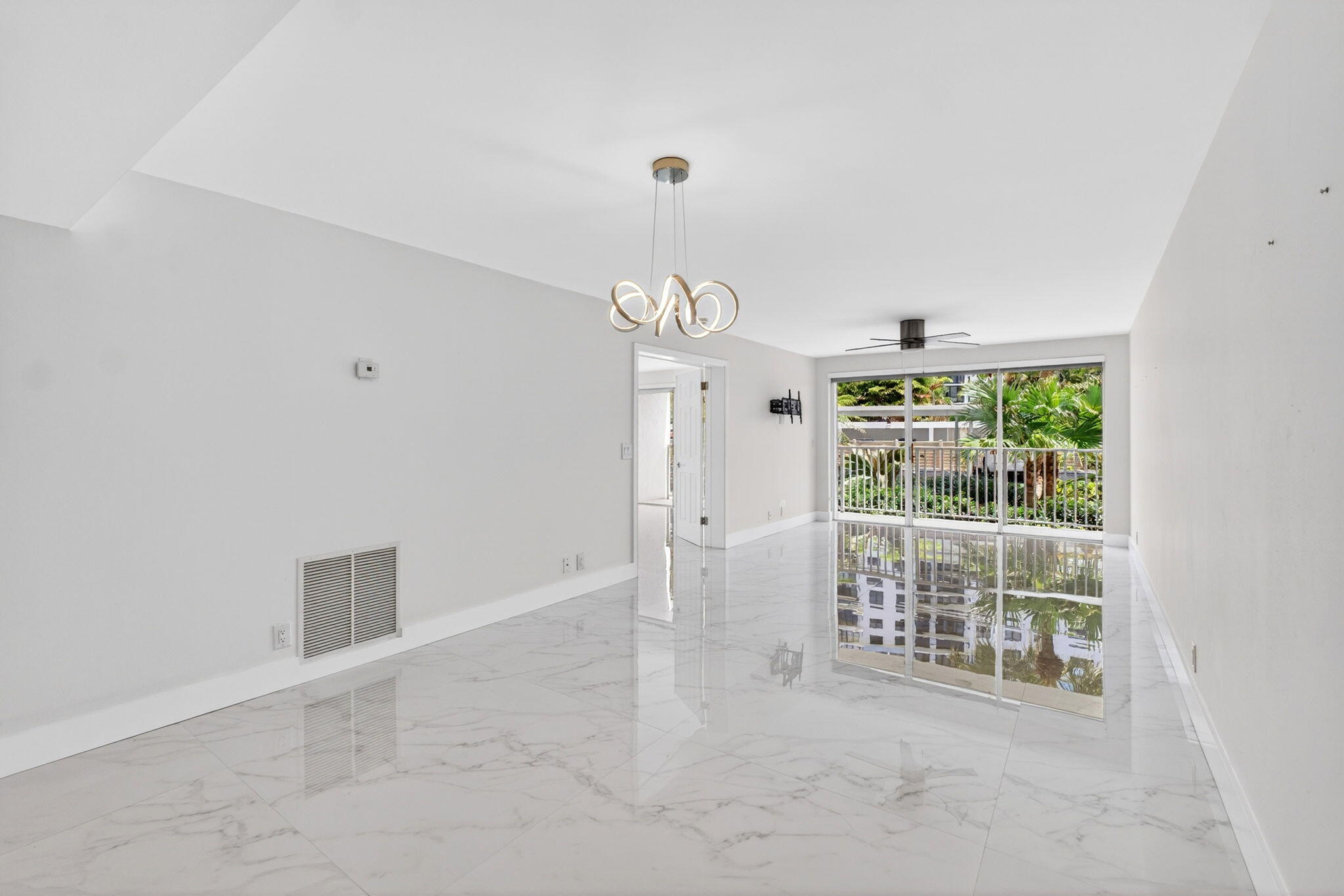3901 S Flagler Drive 105