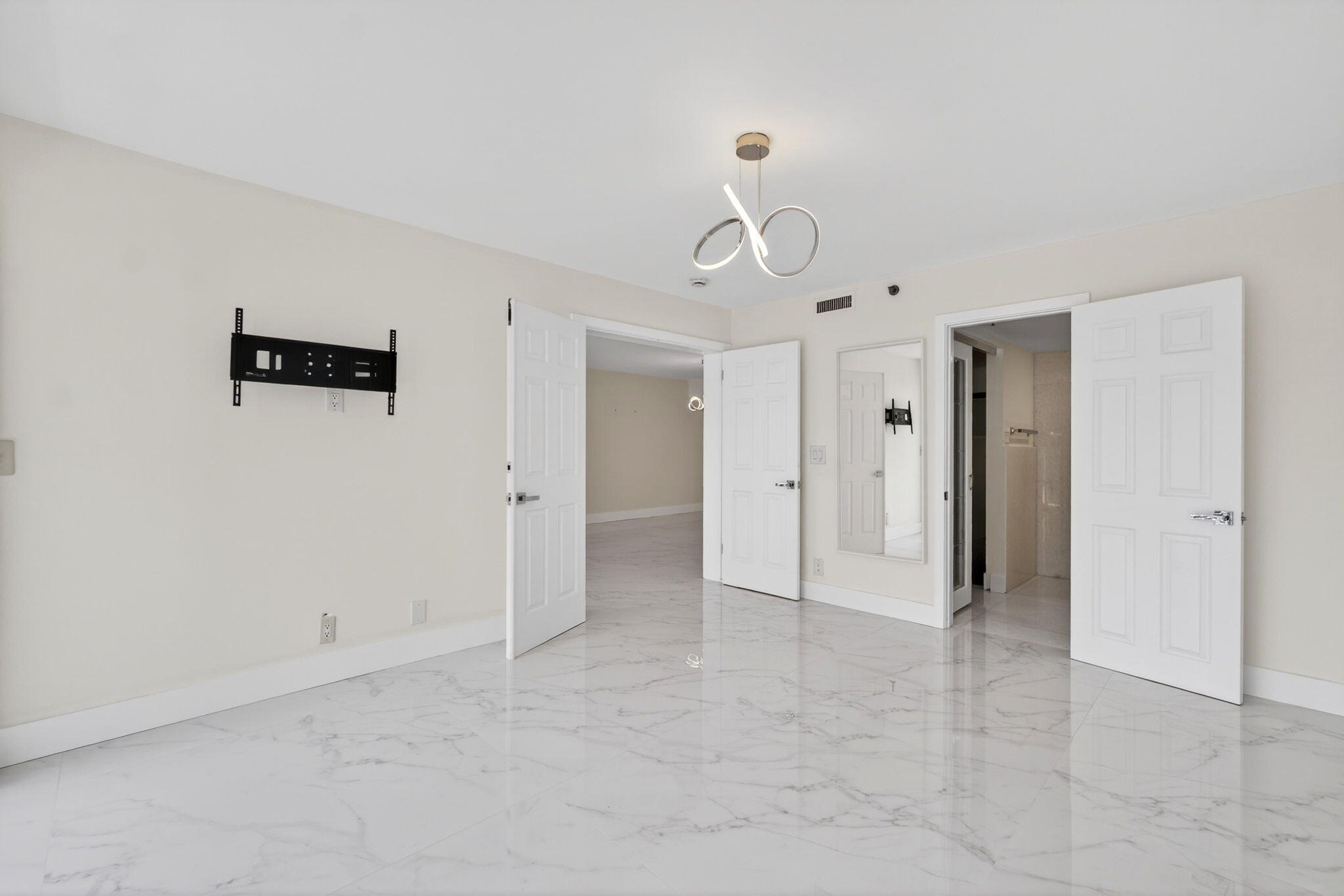 3901 S Flagler Drive 105