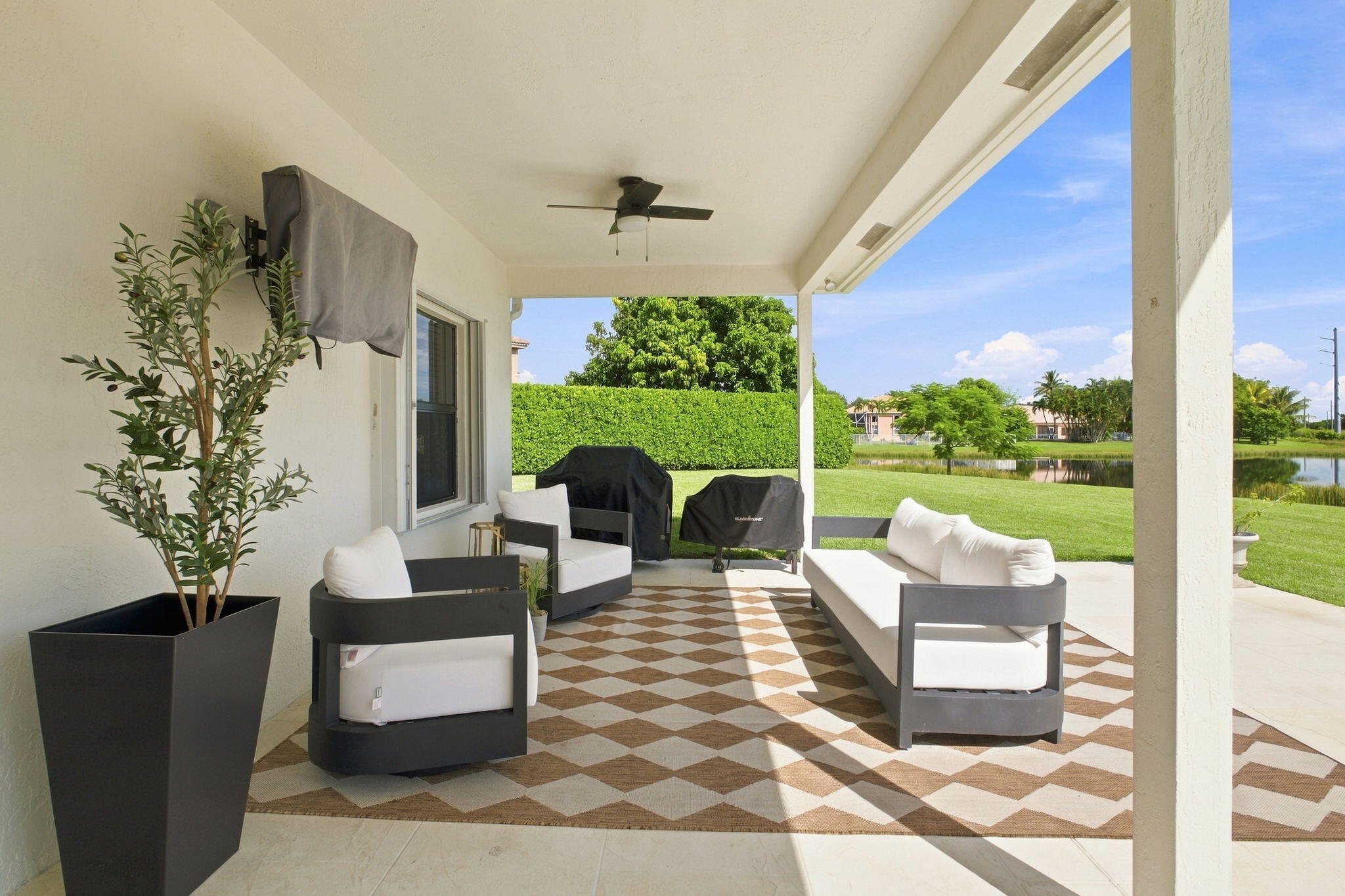 11137 Grandview Manor