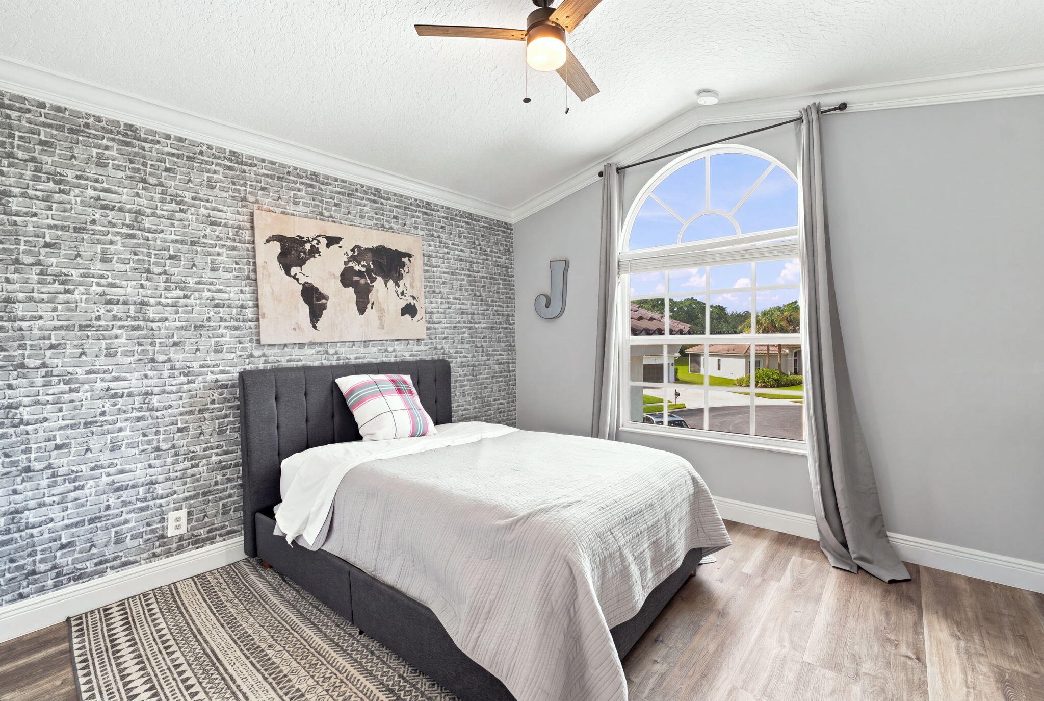 11137 Grandview Manor