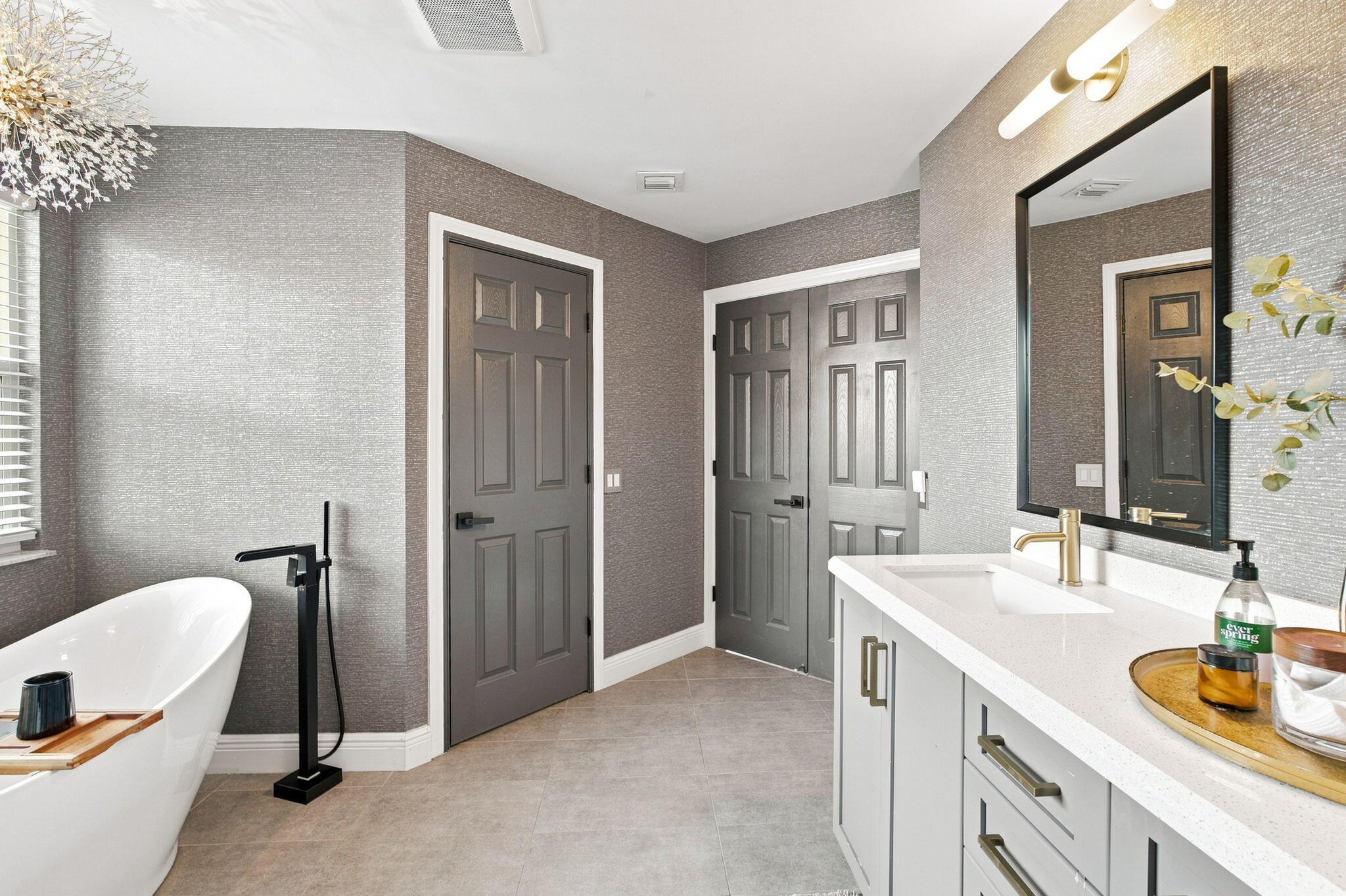 11137 Grandview Manor