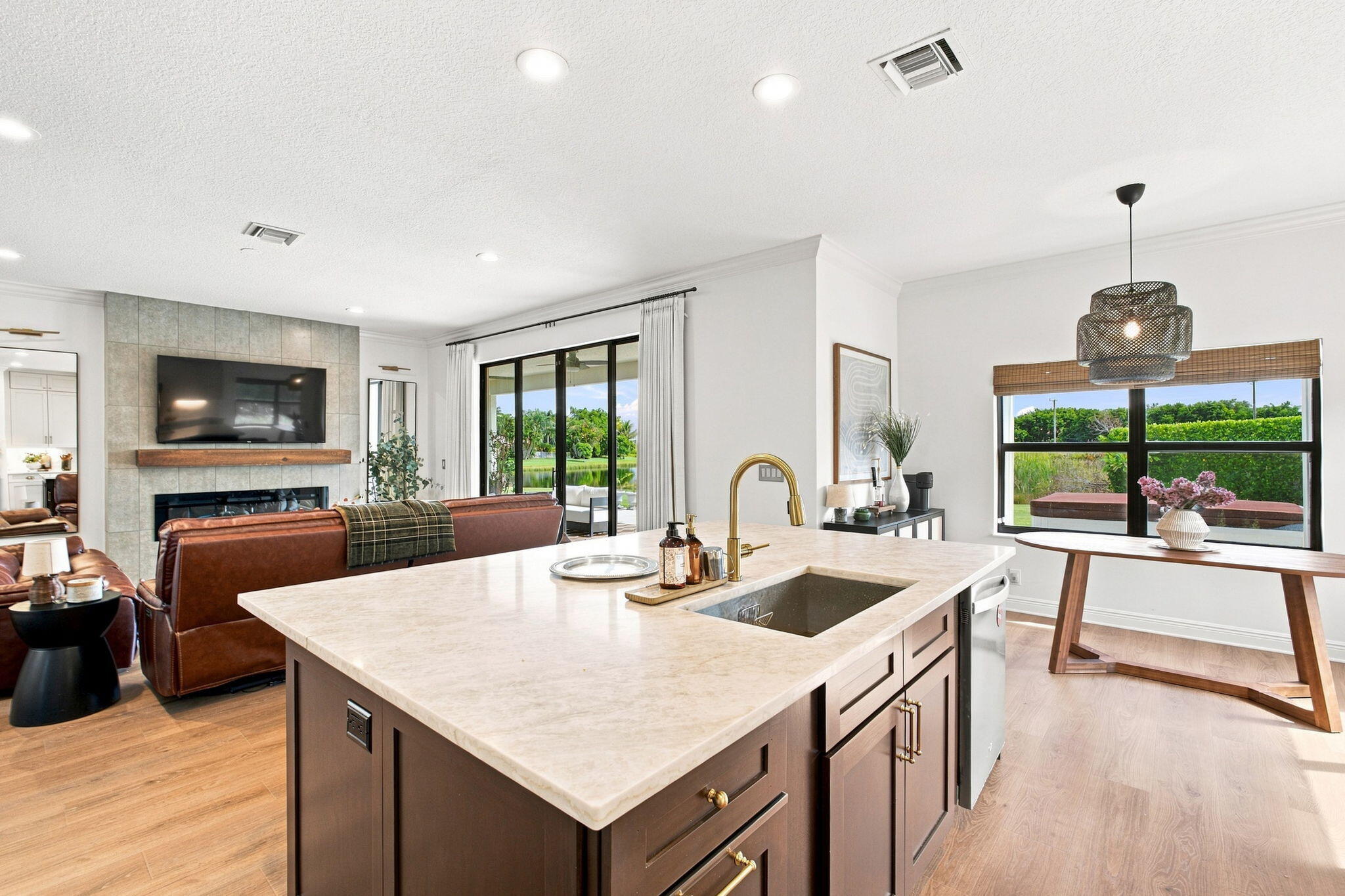 11137 Grandview Manor