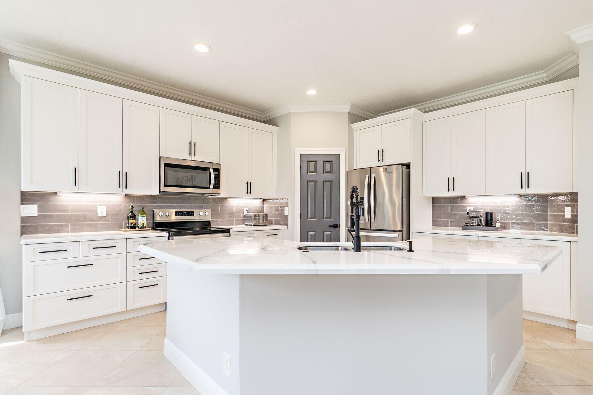 11137 Grandview Manor